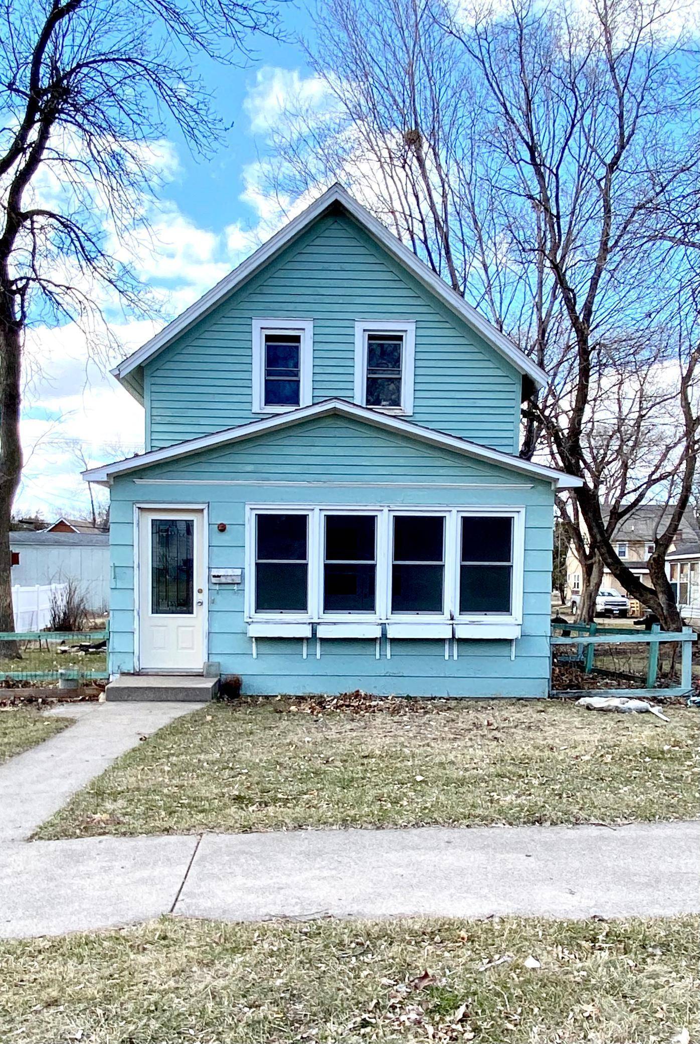 Morris, MN 56267,307 E 6th ST