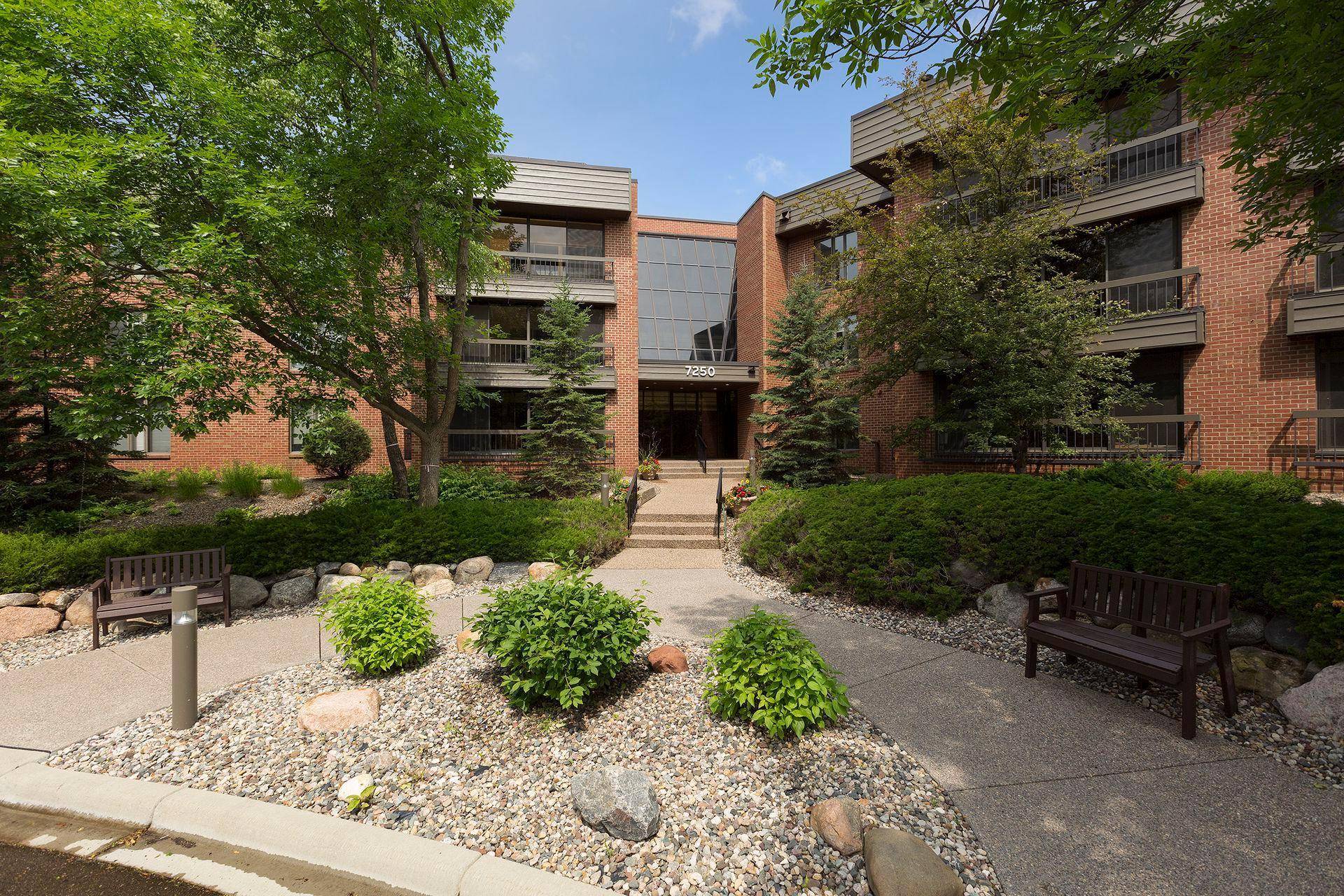 Edina, MN 55439,7250 Lewis Ridge Pkwy #106