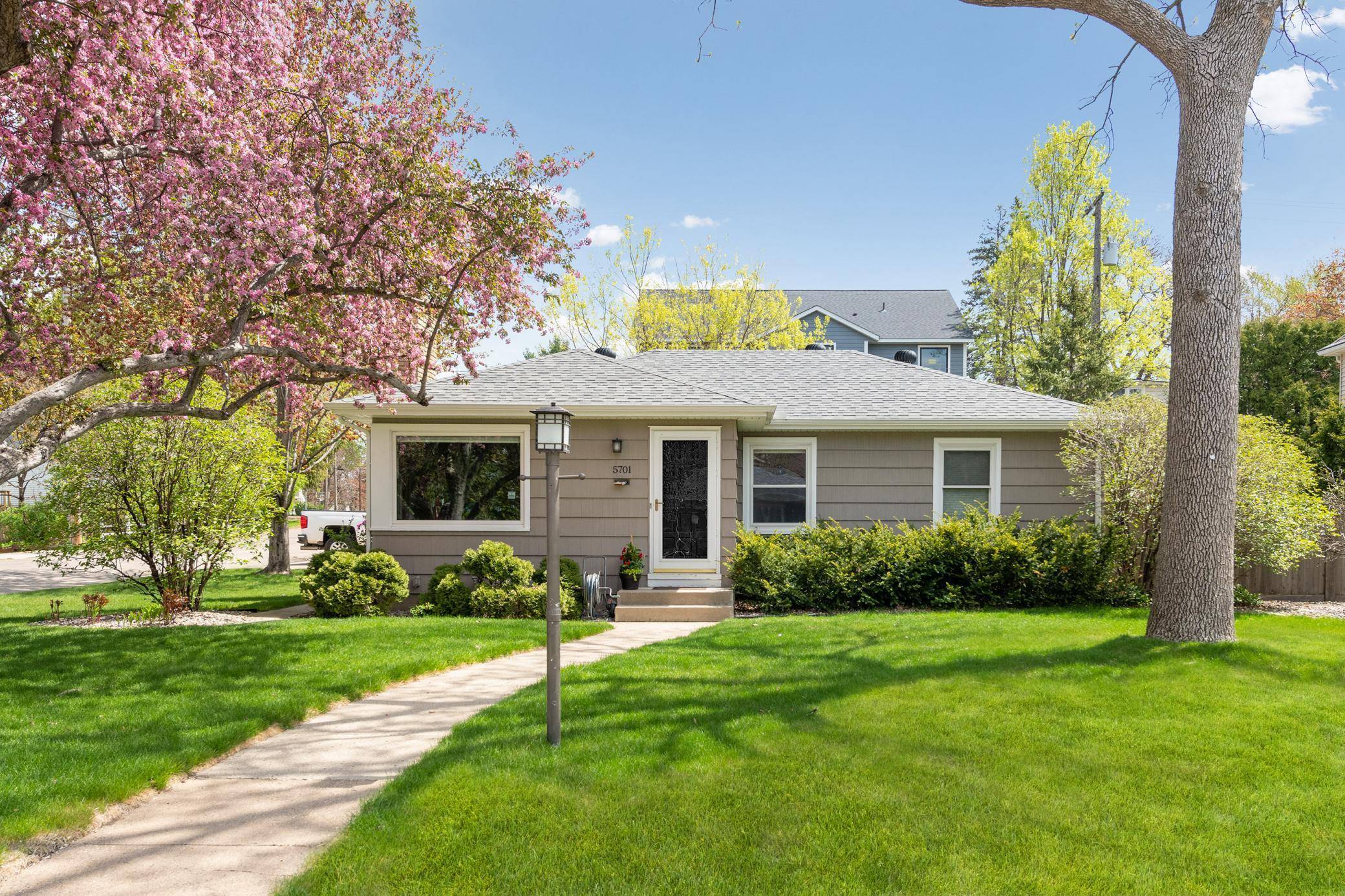 Edina, MN 55410,5701 Beard AVE S