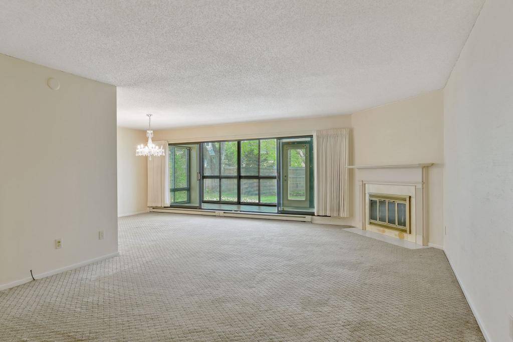 Edina, MN 55424,4075 W 51st ST #106