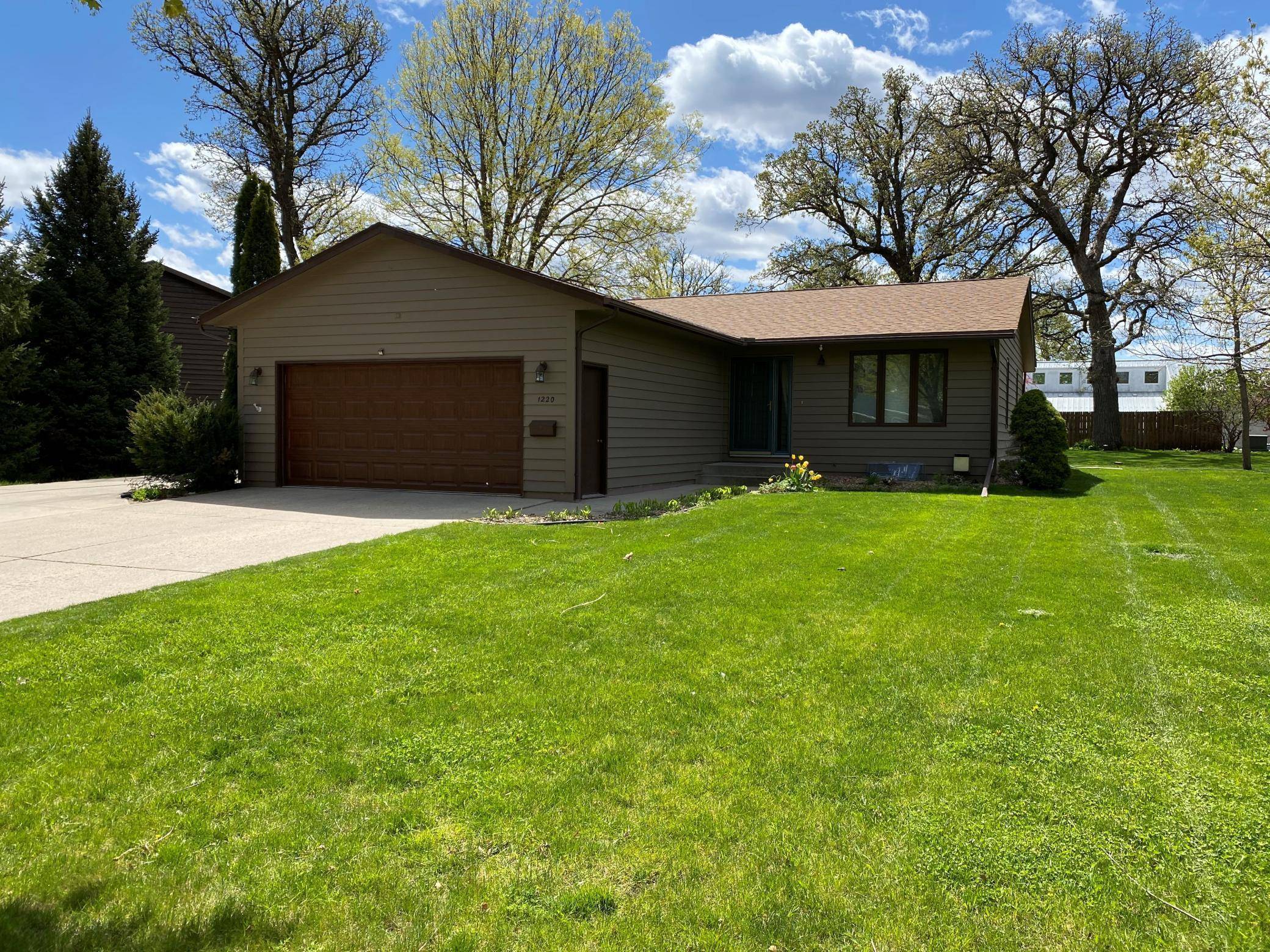 Hutchinson, MN 55350,1220 Rolling Oaks LN NW