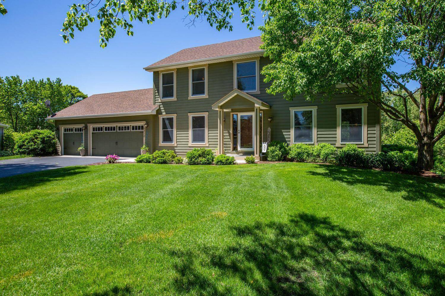 Lino Lakes, MN 55014,6312 Deerwood LN