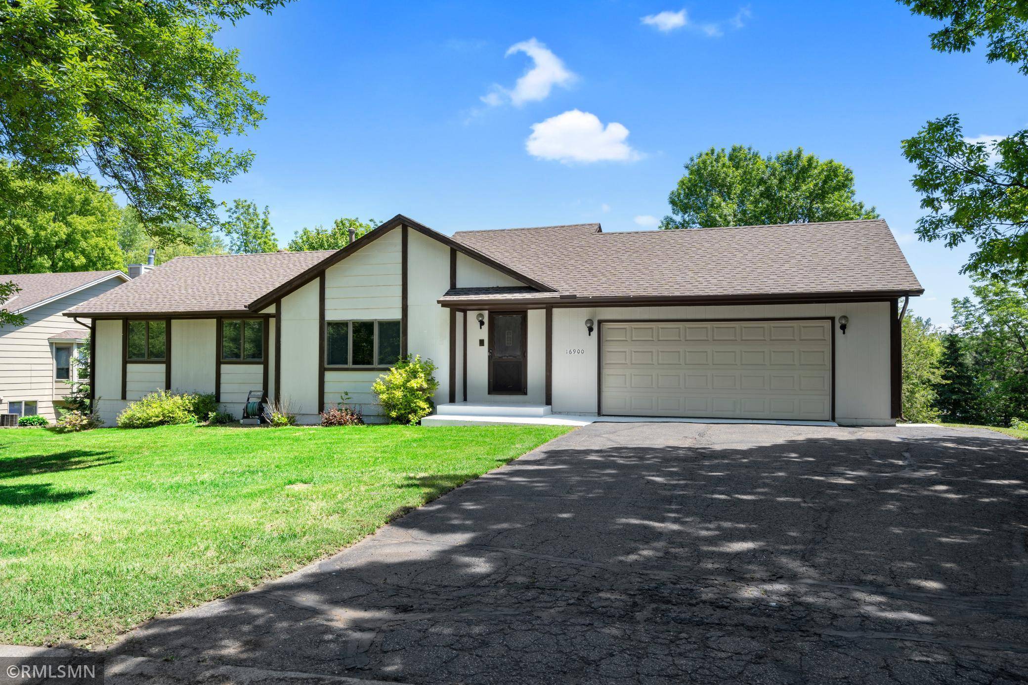 Lakeville, MN 55044,16900 Kenmore DR