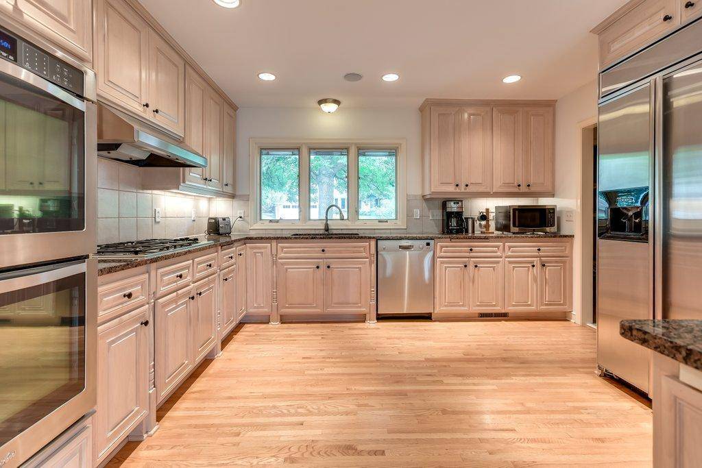 Edina, MN 55424,74 Woodland CIR