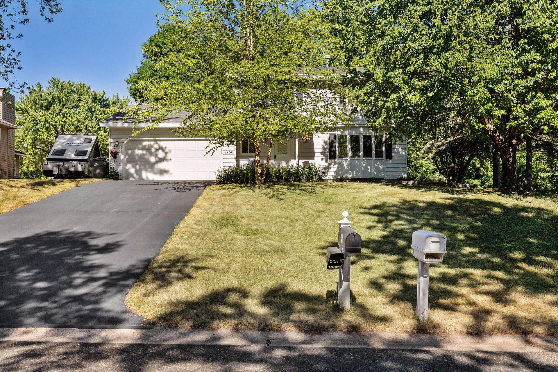 Eden Prairie, MN 55347,8750 Meadowvale DR