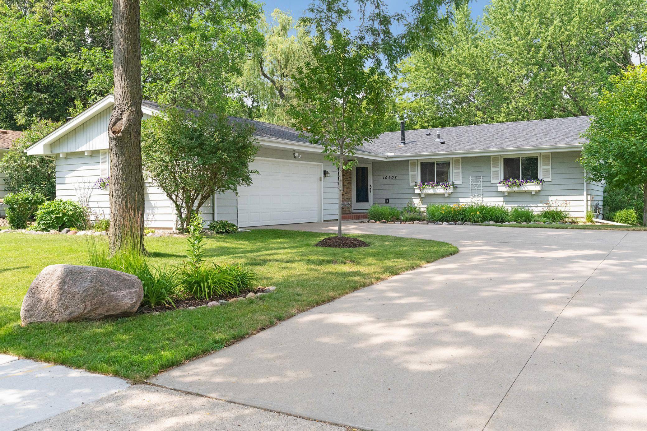 Bloomington, MN 55437,10507 Rich RD