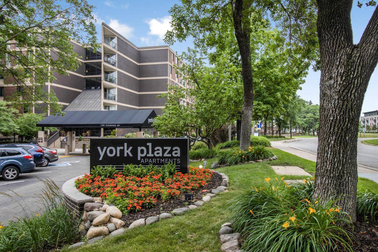 Edina, MN 55435,7200 York AVE S #108