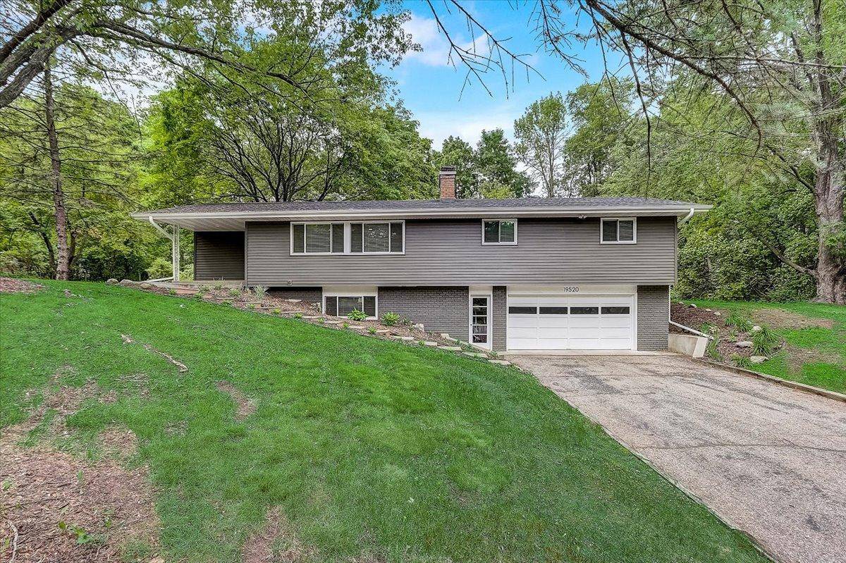 Shorewood, MN 55331,19520 Shady Hills RD