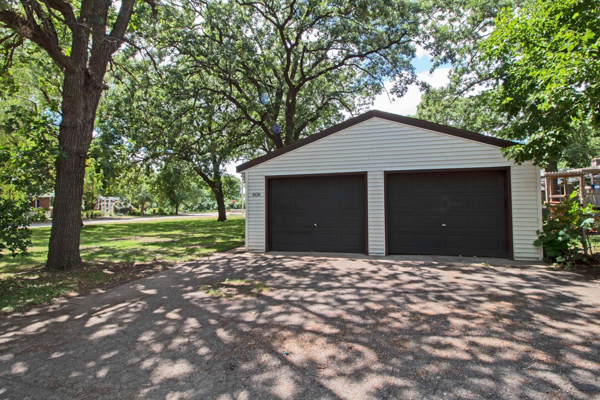 Saint Cloud, MN 56304,606 Riverside DR NE