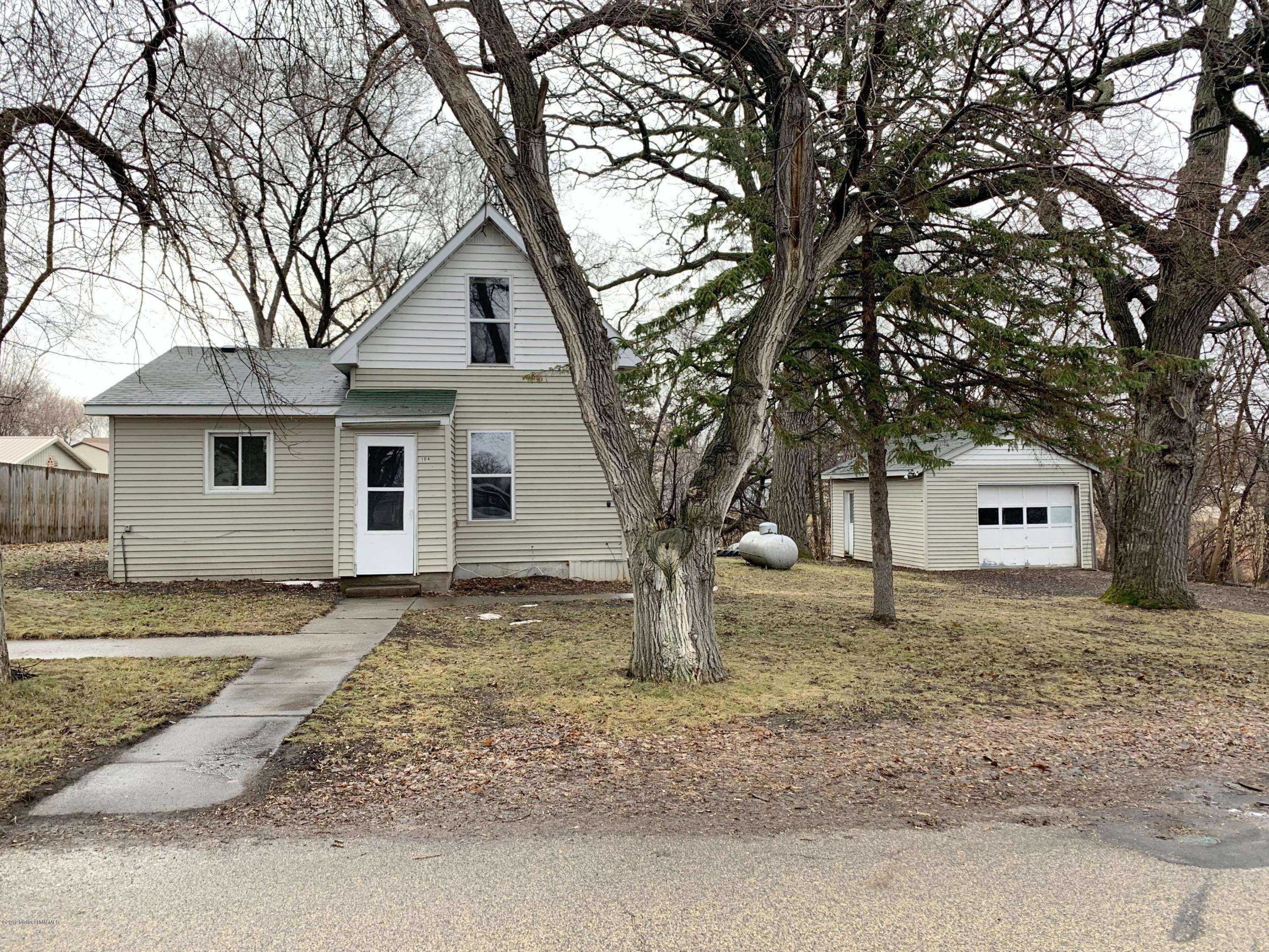 Underwood, MN 56586,102 N East ST