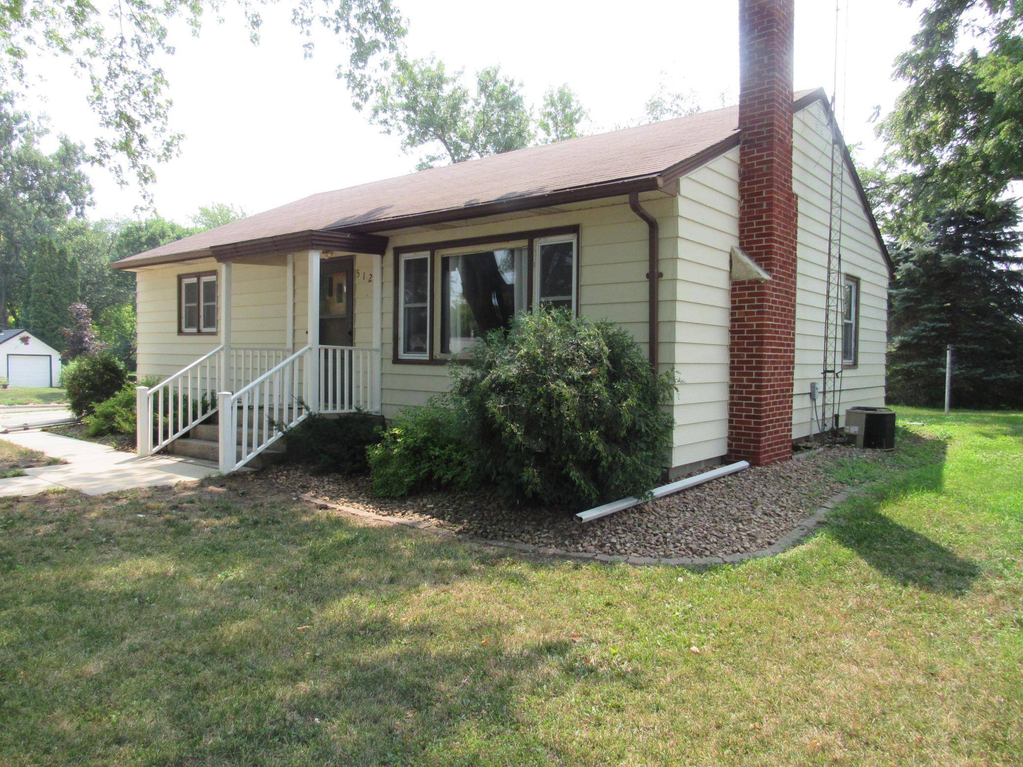 Elmore, MN 56027,512 E Willis ST