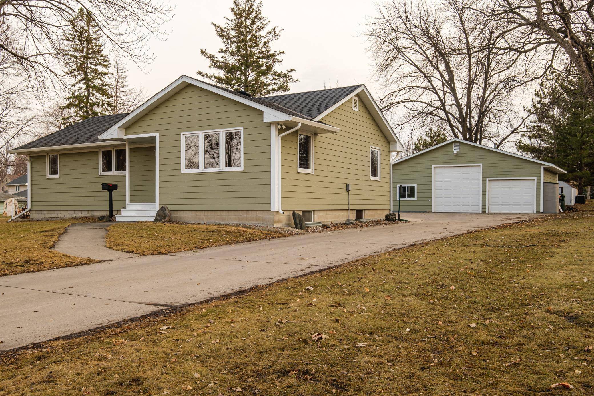 Hutchinson, MN 55350,66 Mcleod AVE NE