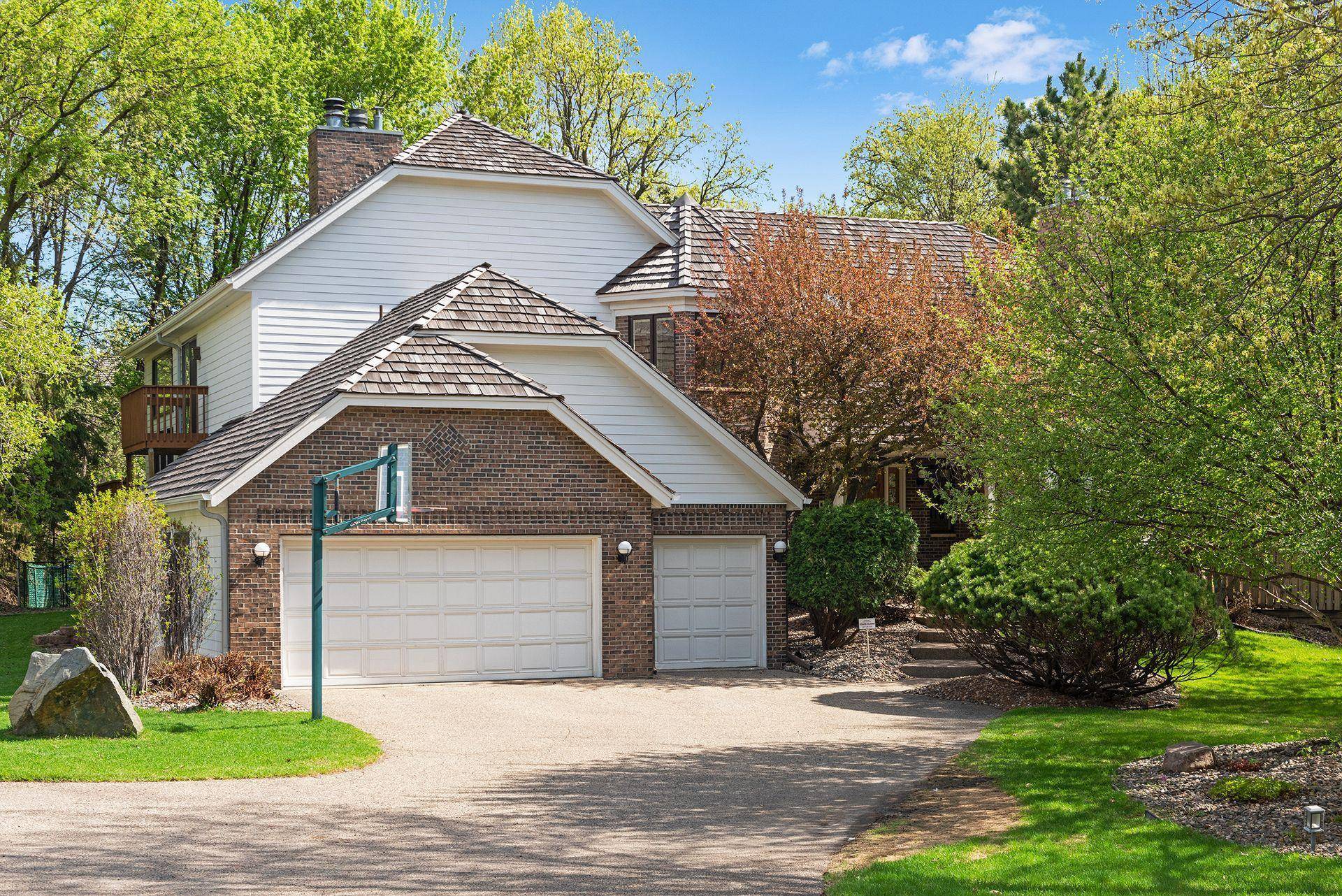 Edina, MN 55439,7609 Stonewood CT