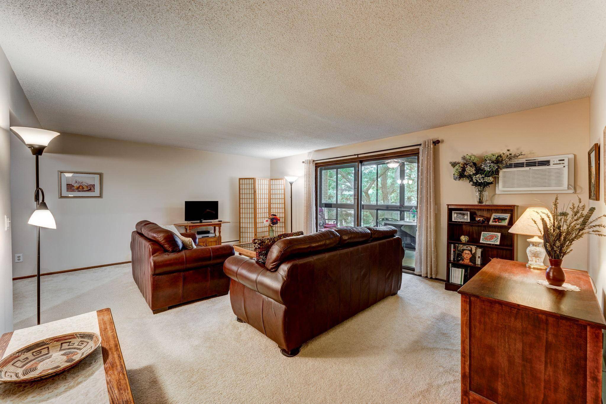 Edina, MN 55436,4380 Brookside CT #218