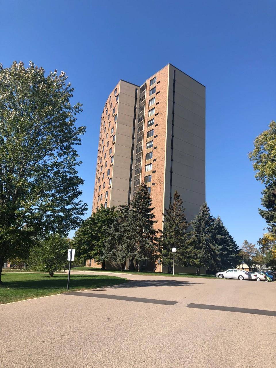 Saint Paul, MN 55105,1181 Edgcumbe RD #1105