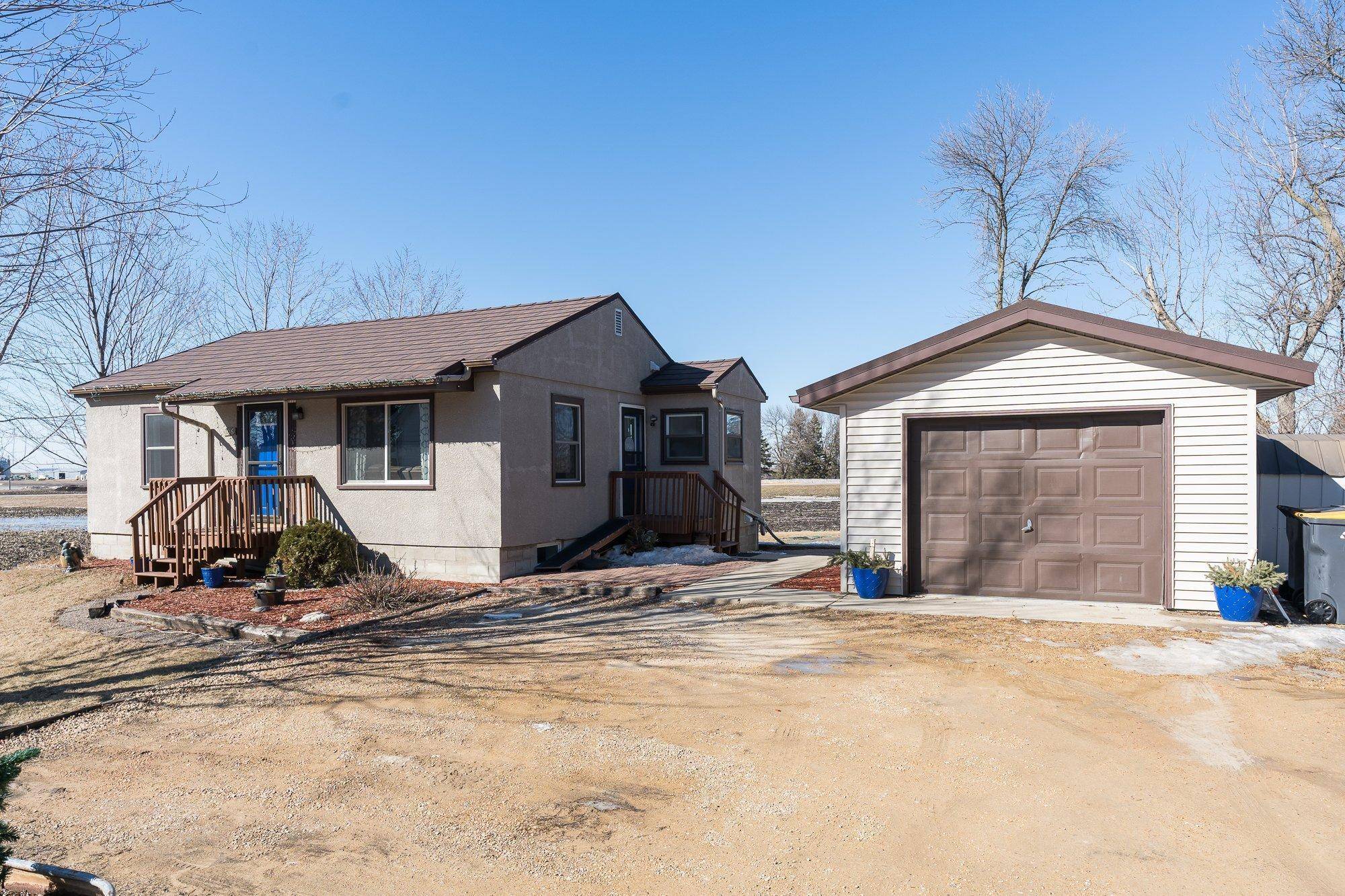 Mapleton, MN 56065,106 Cedar CT