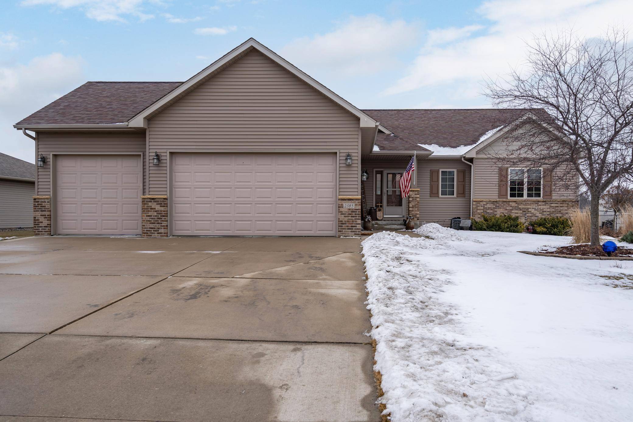 Owatonna, MN 55060,2385 Haddonstone LN