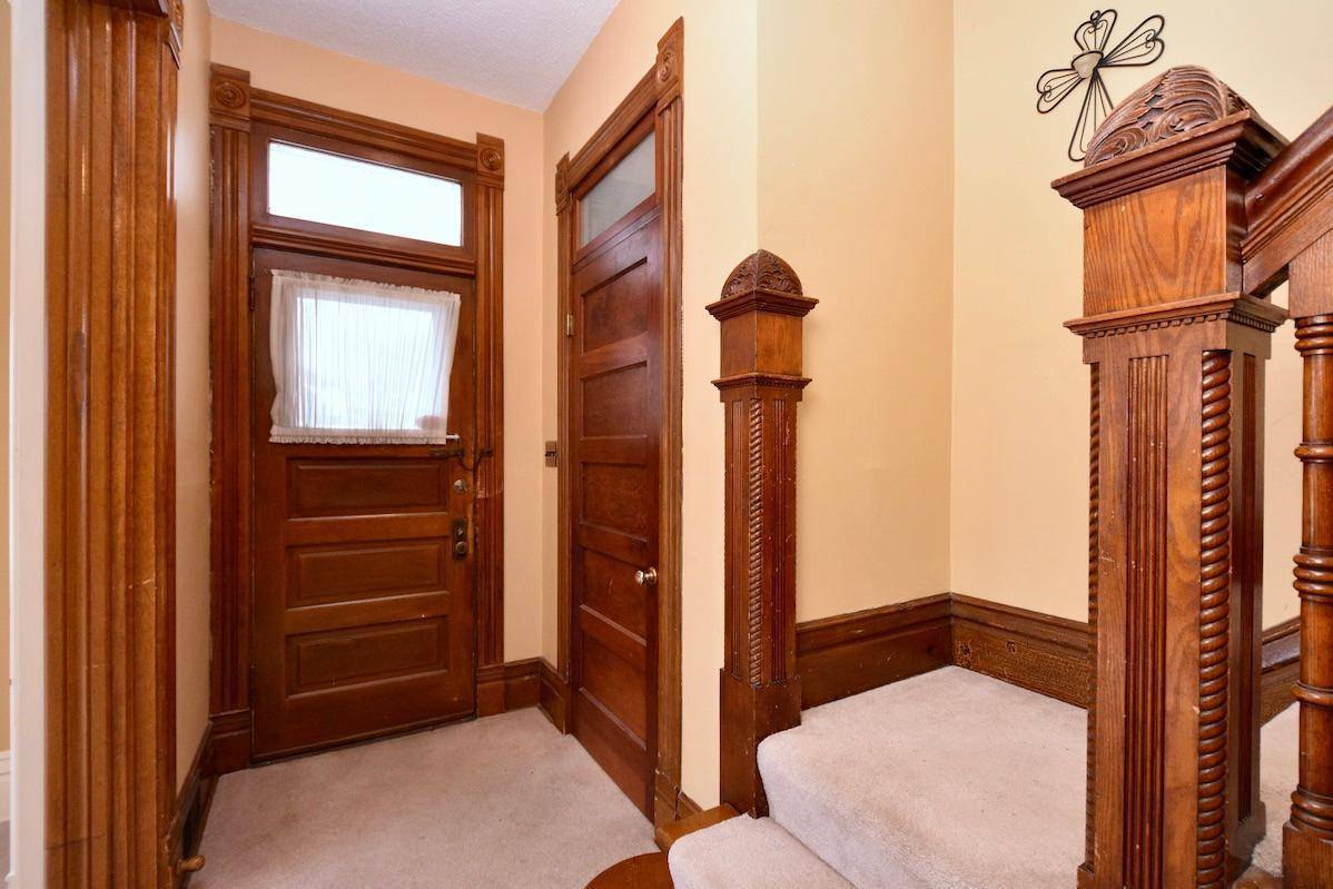 Winona, MN 55987,706 W 6th ST