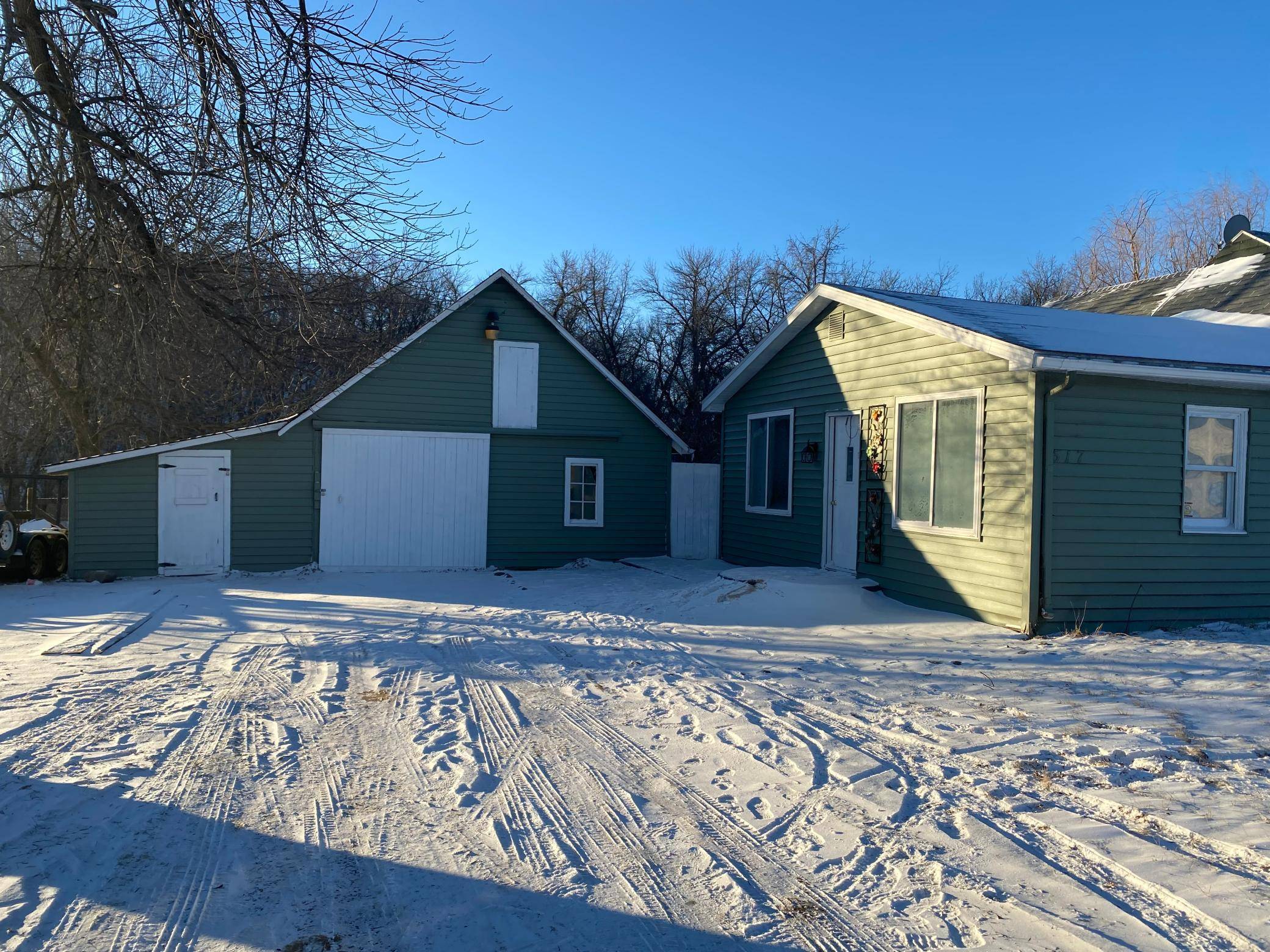 Garden City, MN 56034,517 W River ST