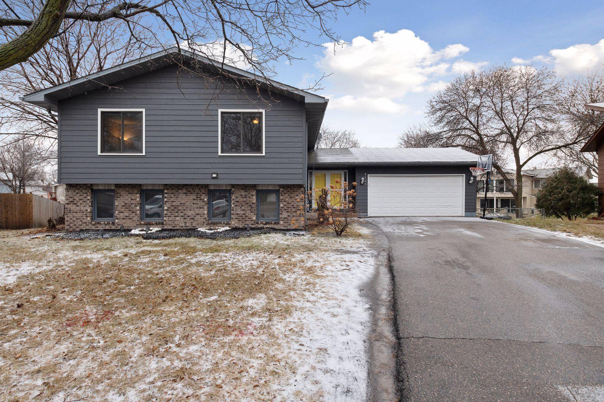 Brooklyn Park, MN 55445,7325 Candlewood DR