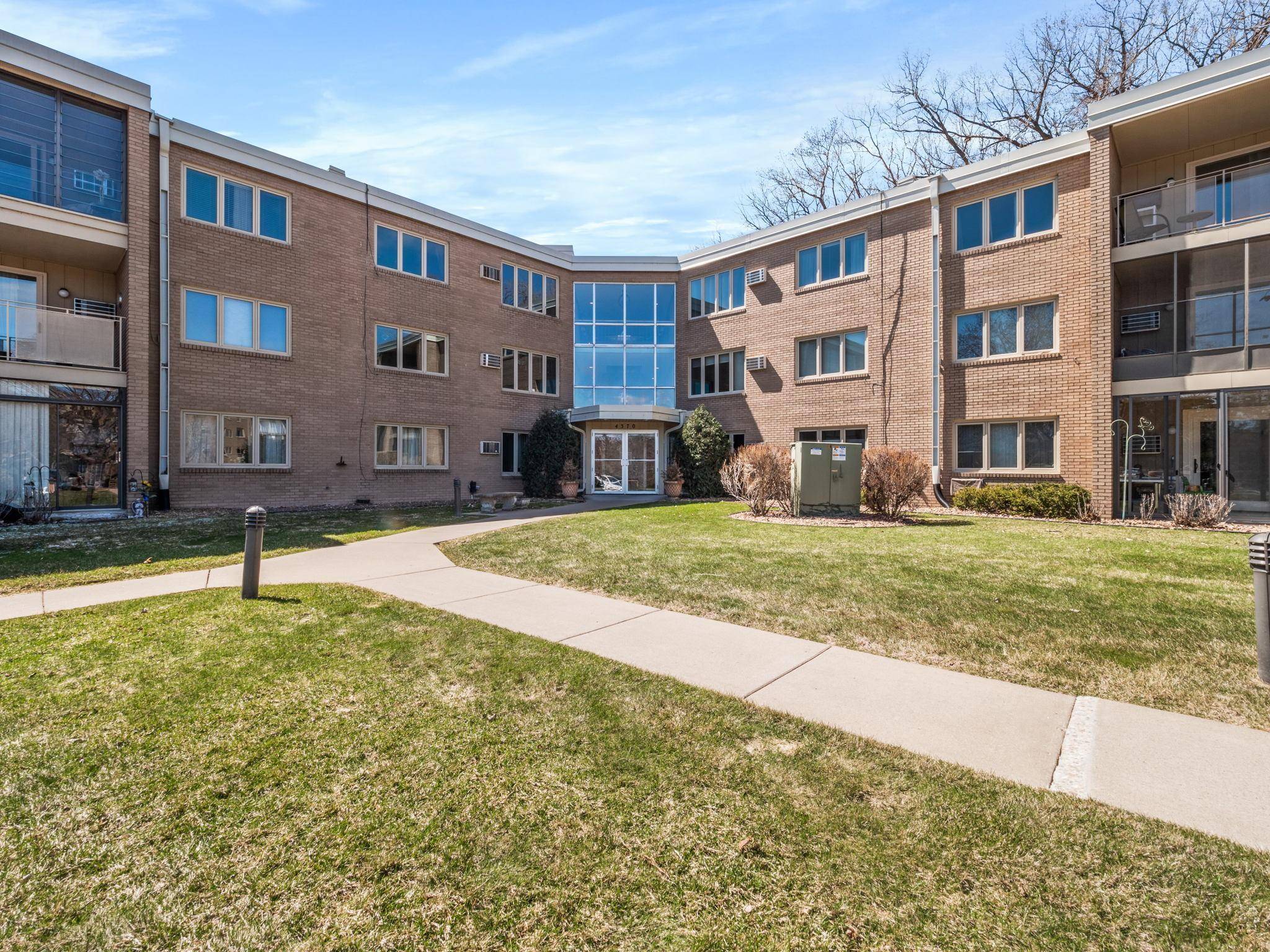 Edina, MN 55436,4370 Brookside CT #103