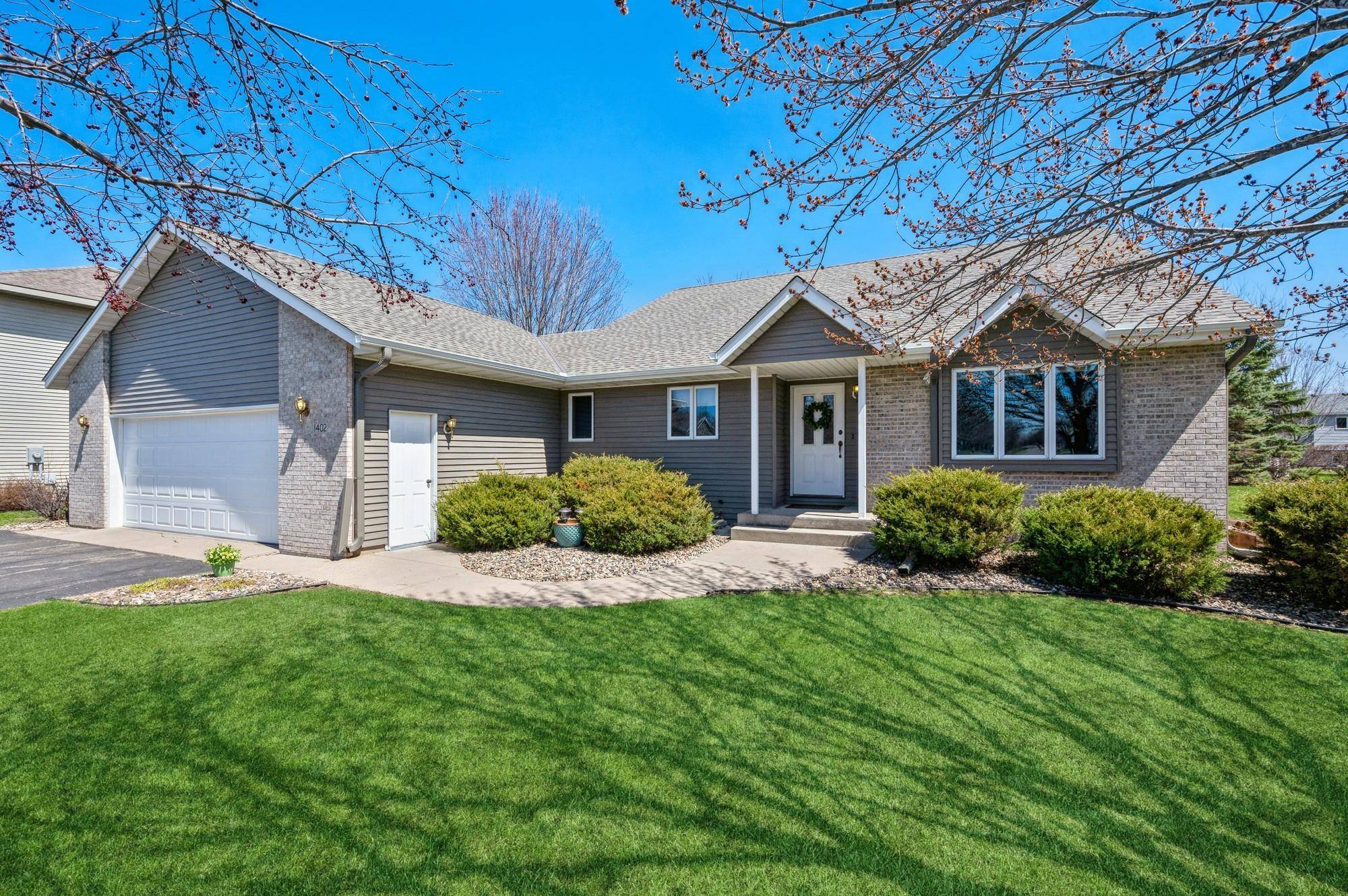 Sartell, MN 56377,1402 5th AVE N