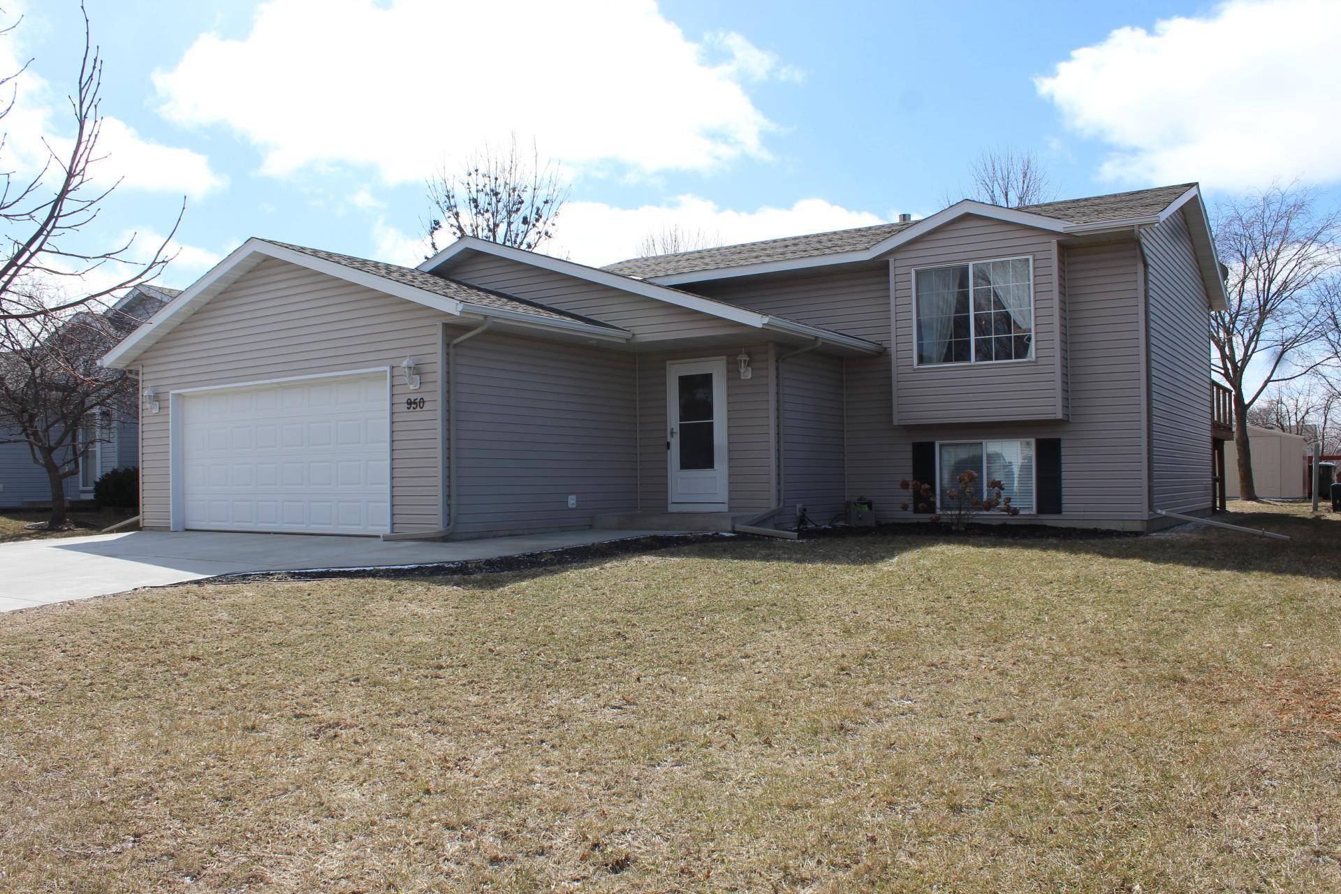 Hutchinson, MN 55350,950 8th AVE NW