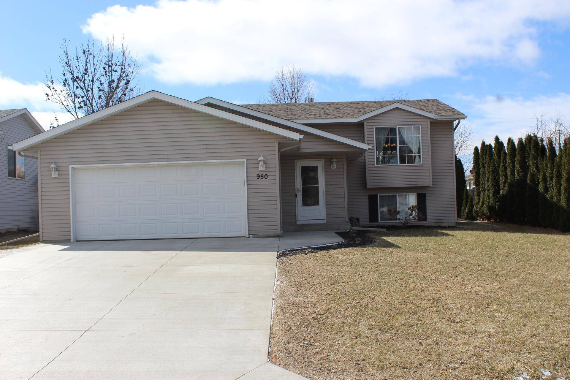 Hutchinson, MN 55350,950 8th AVE NW