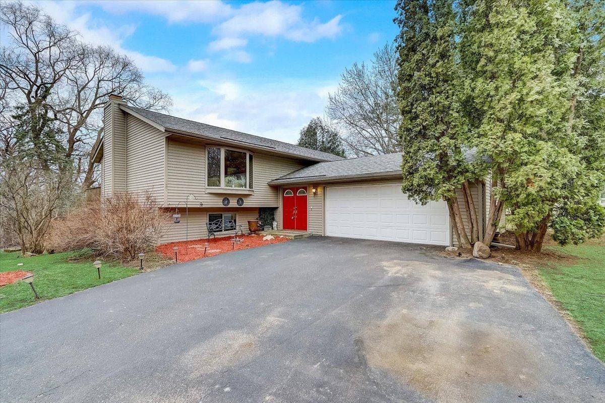 Chaska, MN 55318,112127 Haering LN