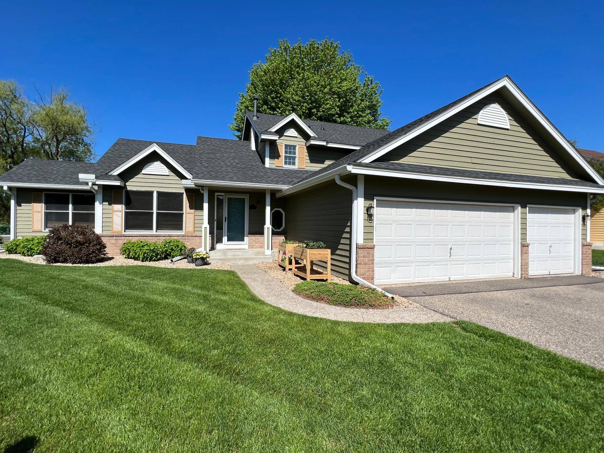 Lino Lakes, MN 55014,6362 Deerwood LN