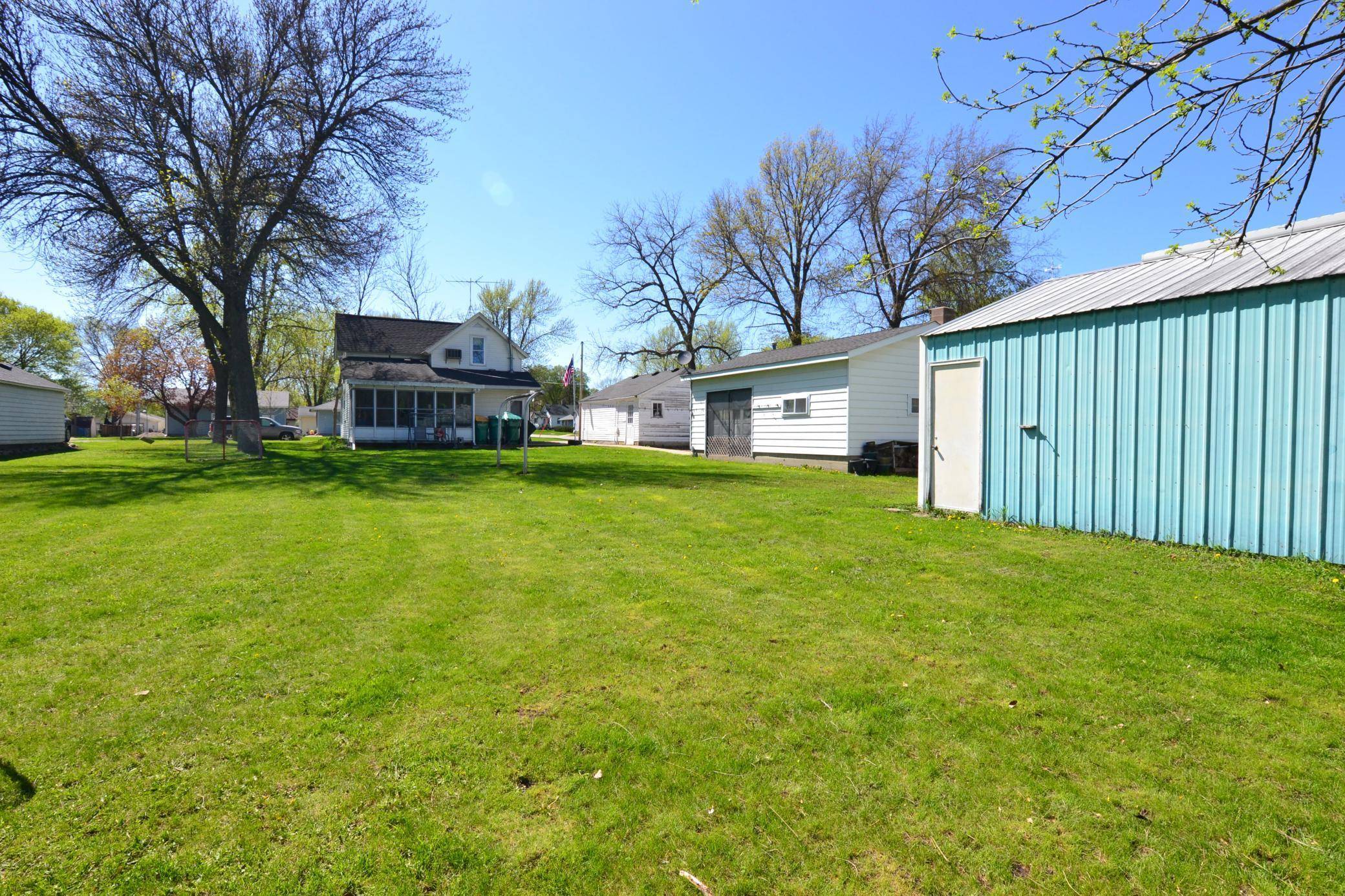 Montgomery, MN 56069,305 5th ST NE