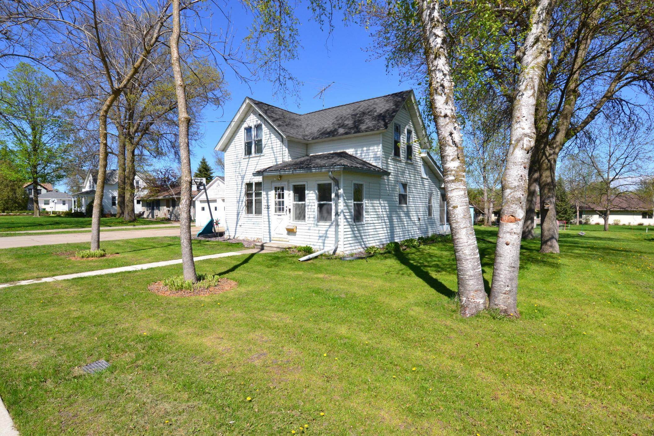 Montgomery, MN 56069,305 5th ST NE