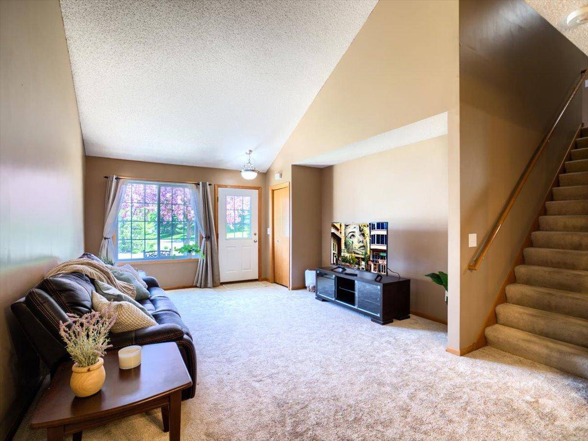 Saint Bonifacius, MN 55375,8962 Pheasant LN