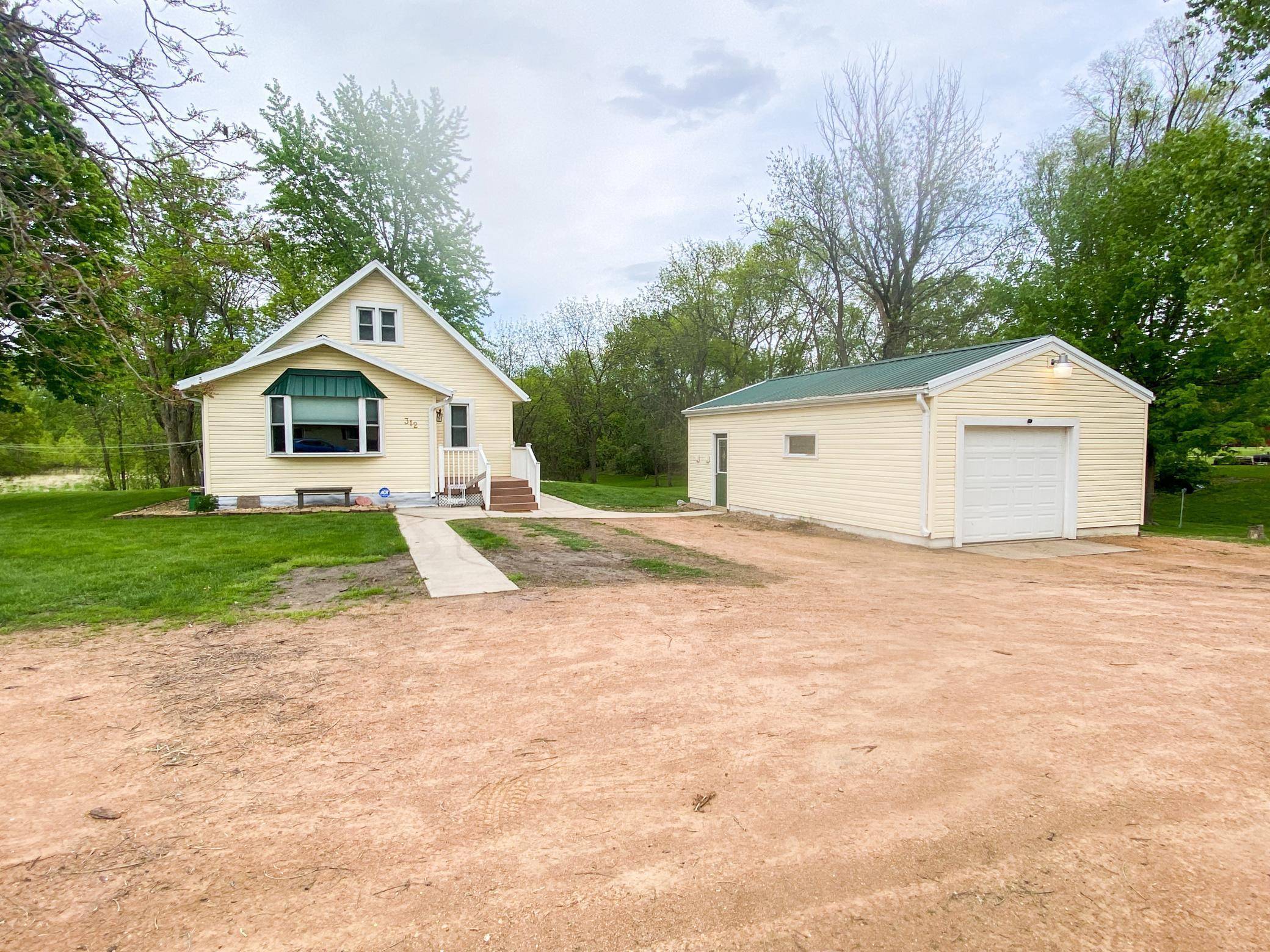 Arlington, MN 55307,312 4th AVE NE