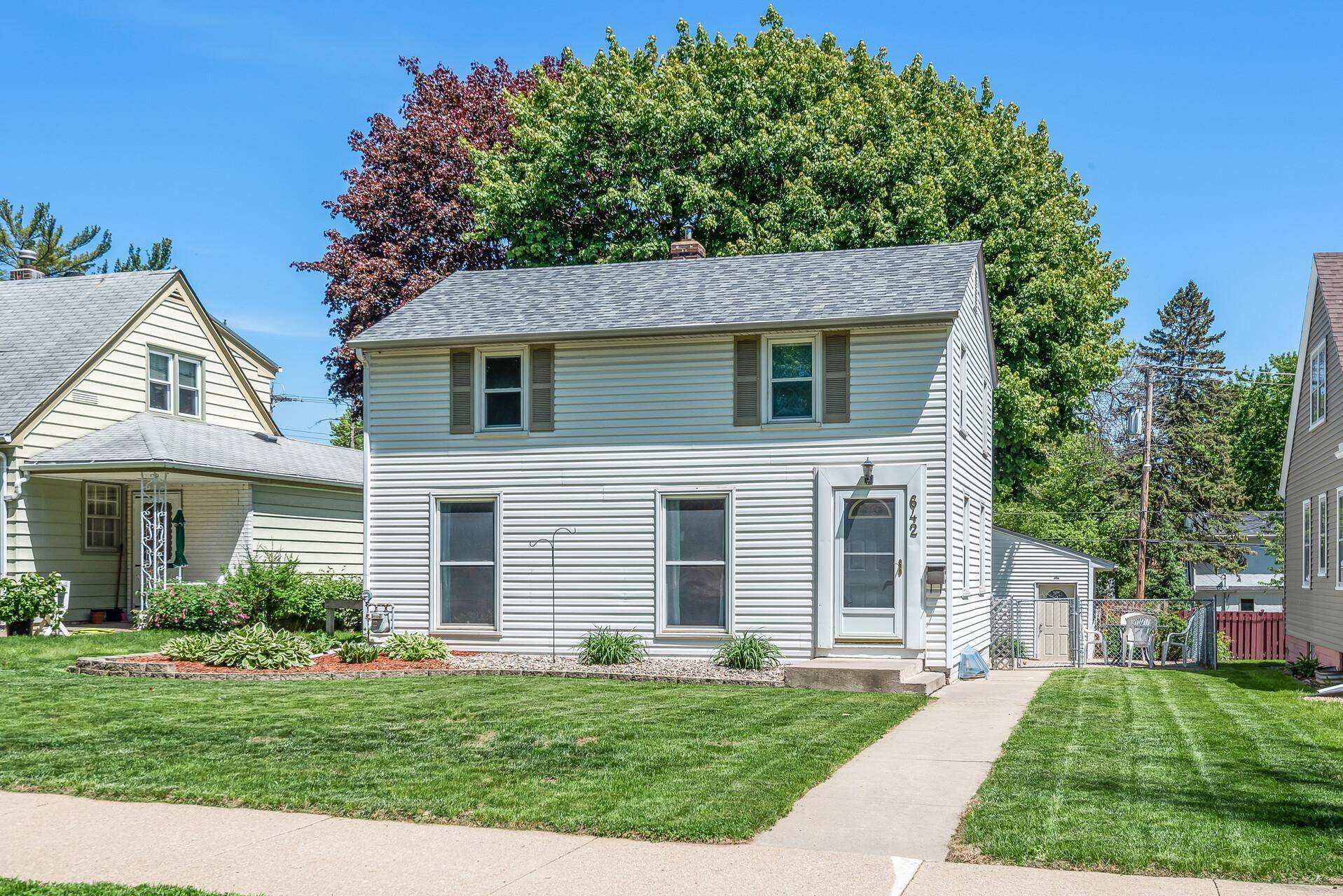 South Saint Paul, MN 55075,642 17th AVE N