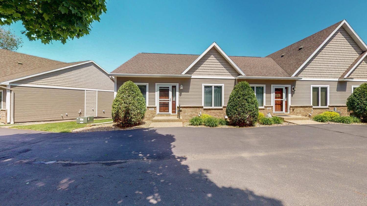 Stewartville, MN 55976,106 River Oaks CIR NE