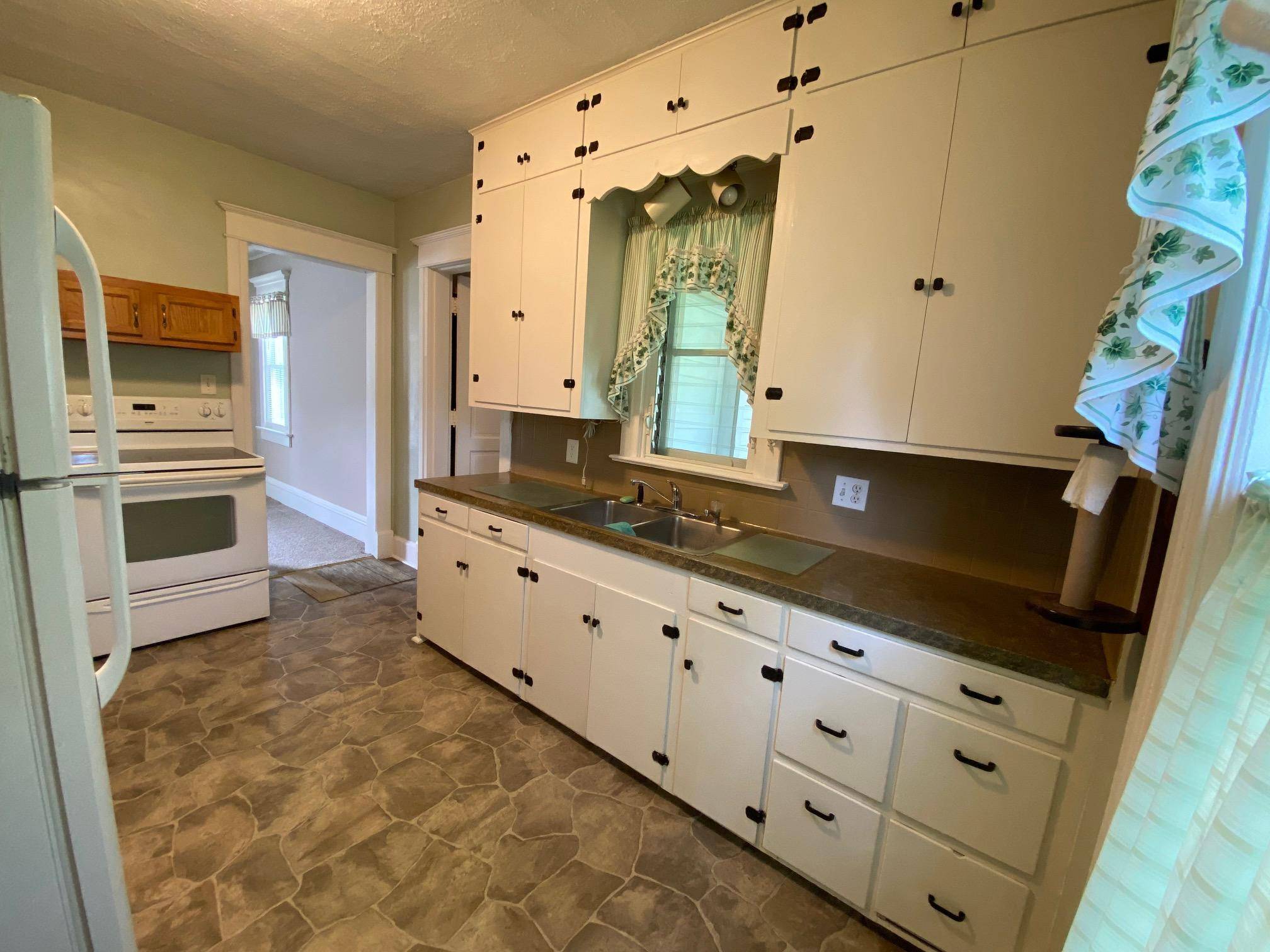 Winnebago, MN 56098,423 1st AVE NW