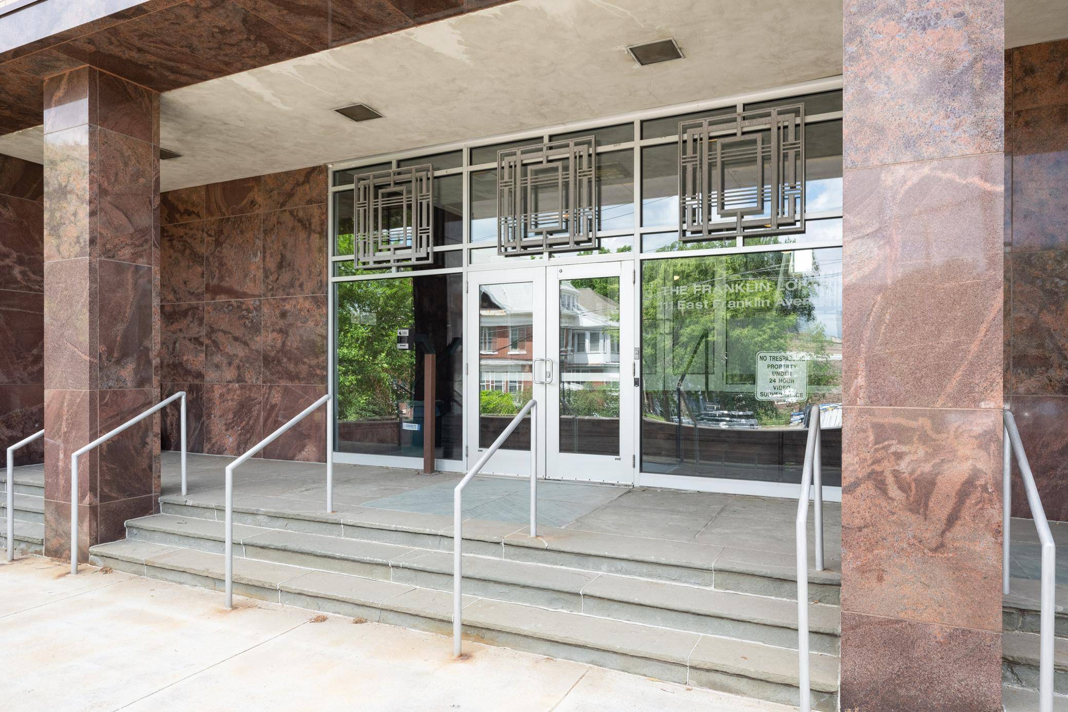 Minneapolis, MN 55404,111 E Franklin AVE #221