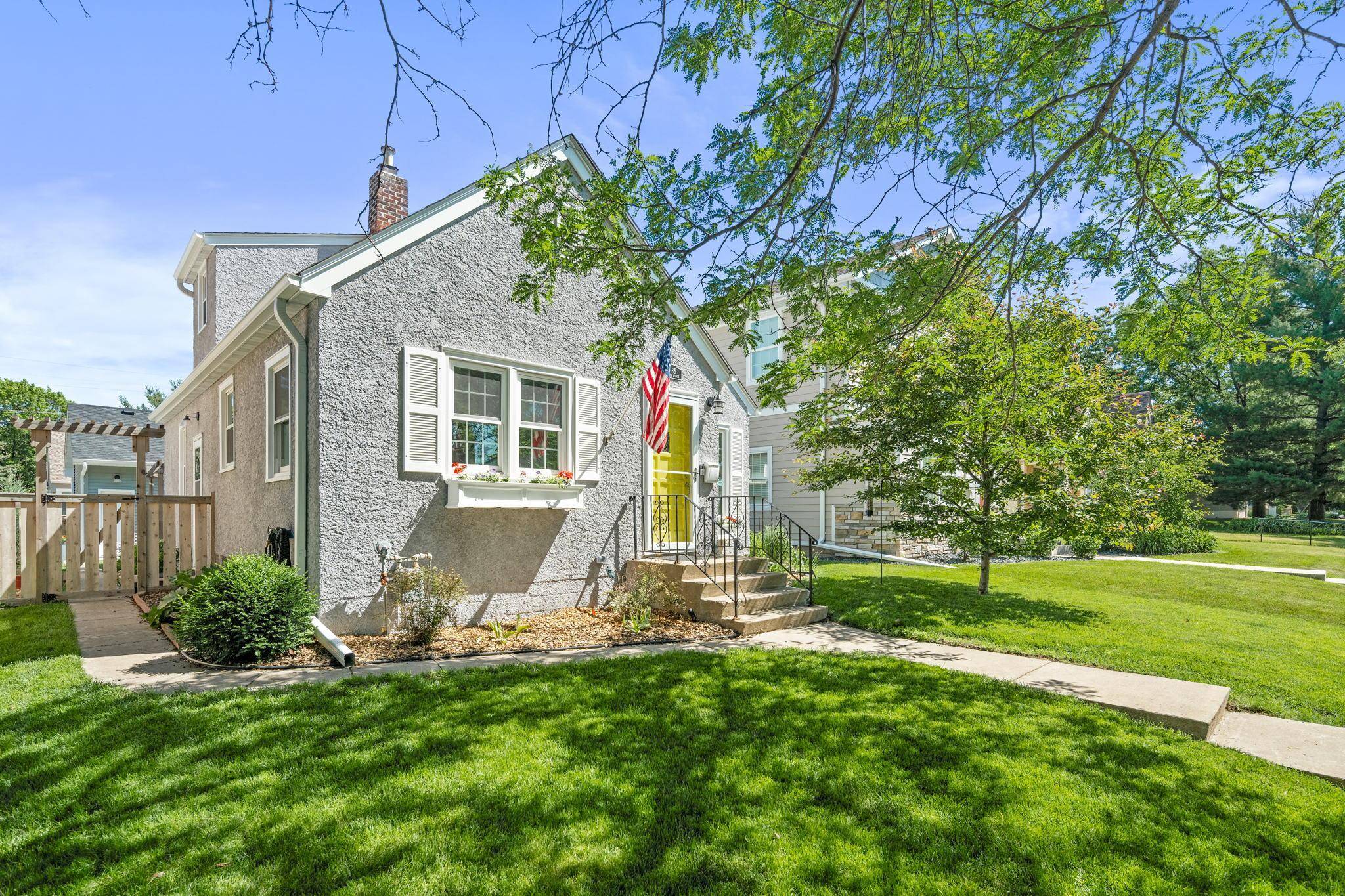 Saint Paul, MN 55116,2135 Eleanor AVE