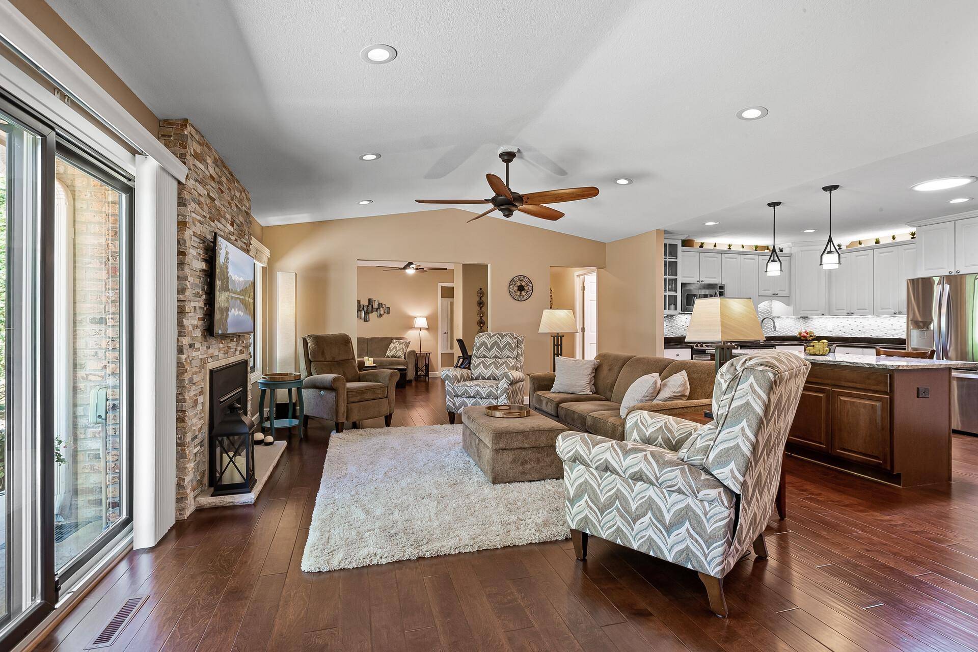 Minnetonka, MN 55345,4517 Redwood CIR