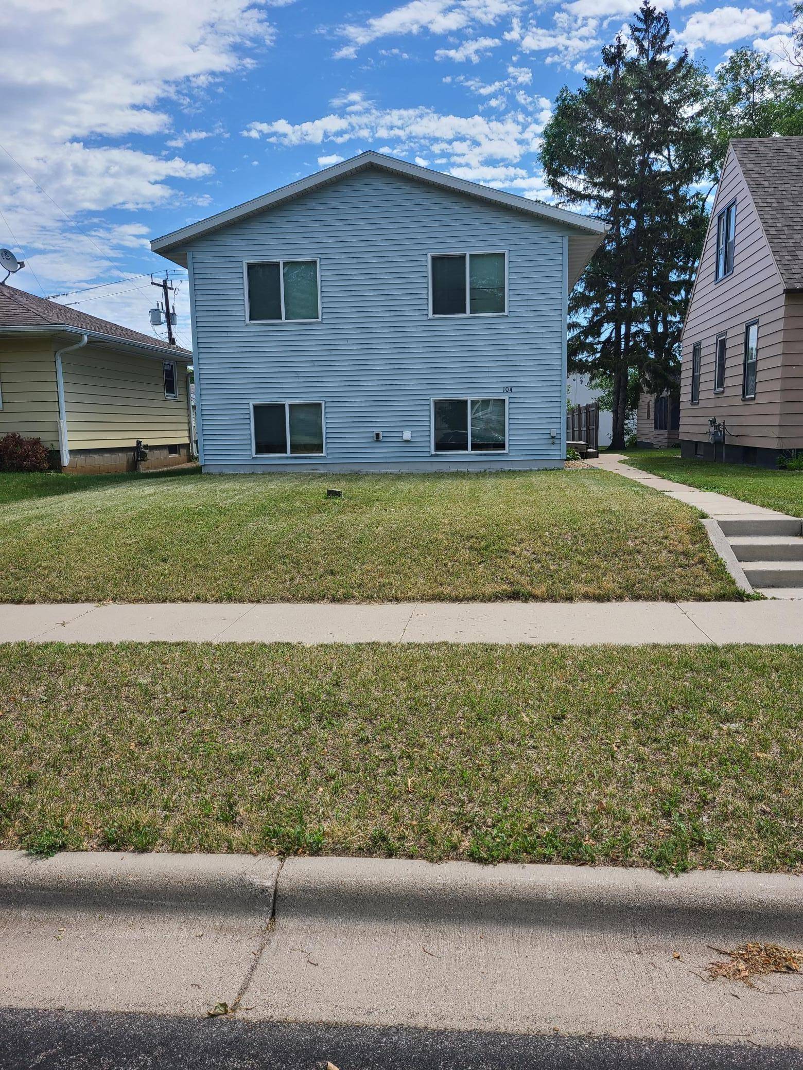 Saint Cloud, MN 56303,104 19th AVE N