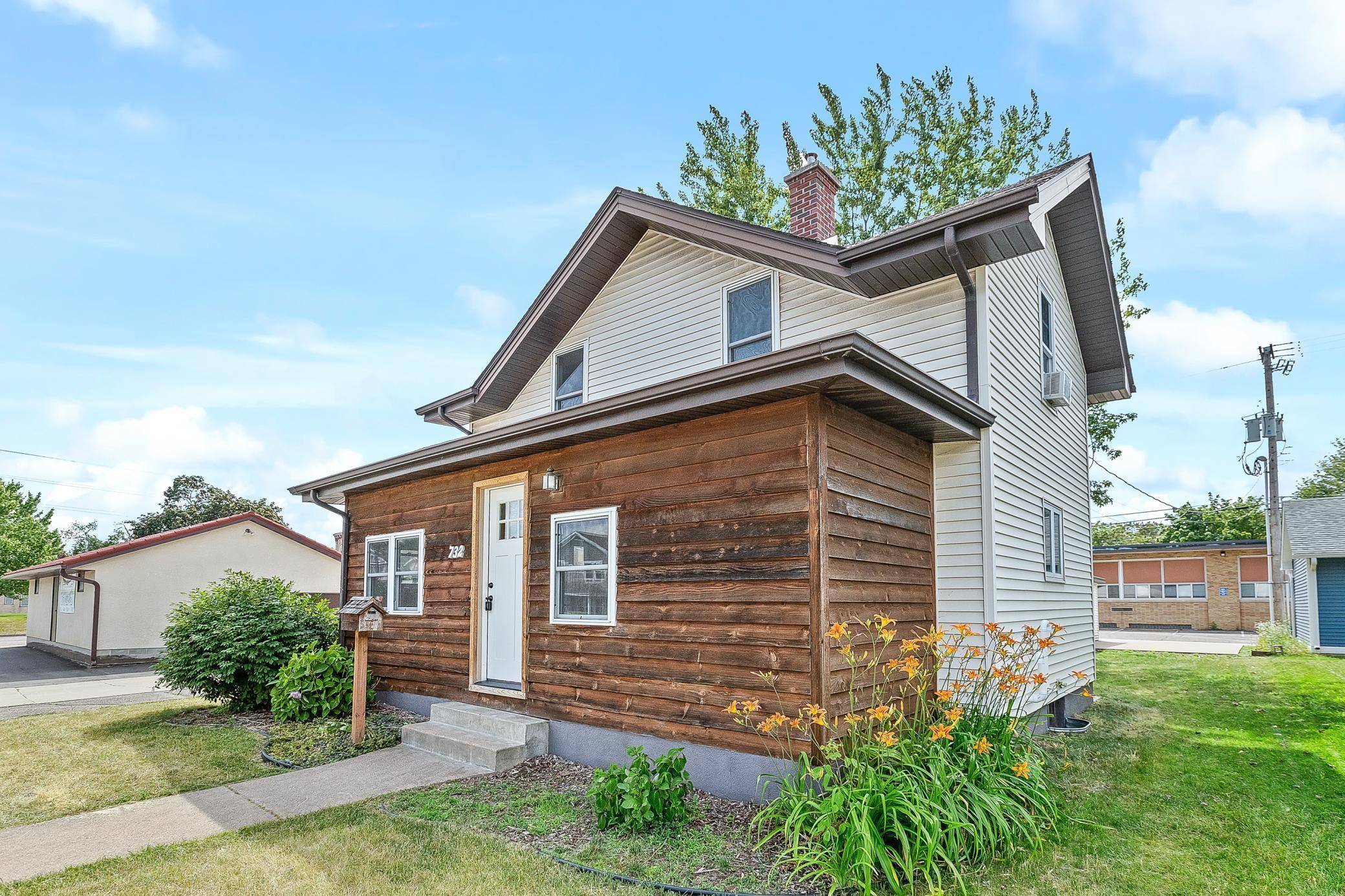 South Saint Paul, MN 55075,732 5th AVE S