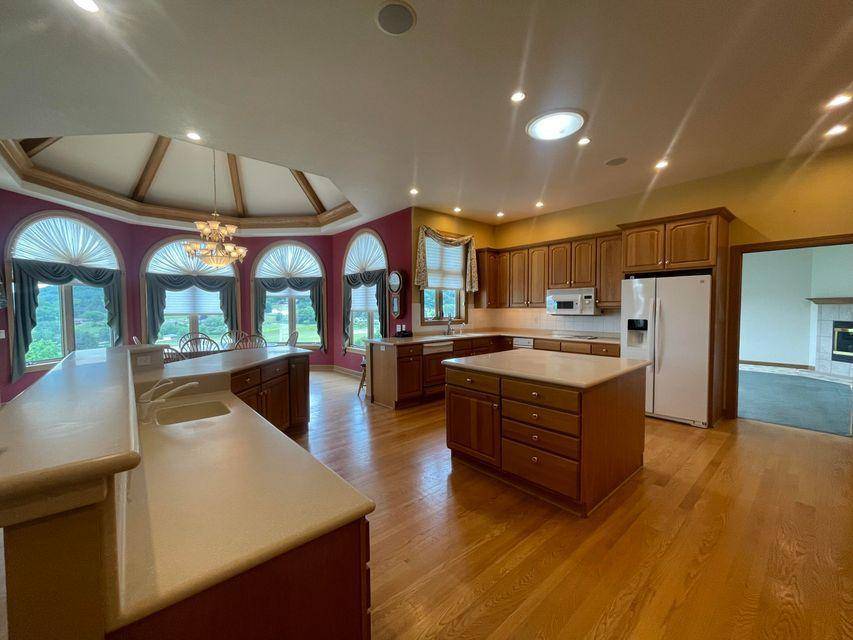 La Crescent, MN 55947,203 Red Apple DR