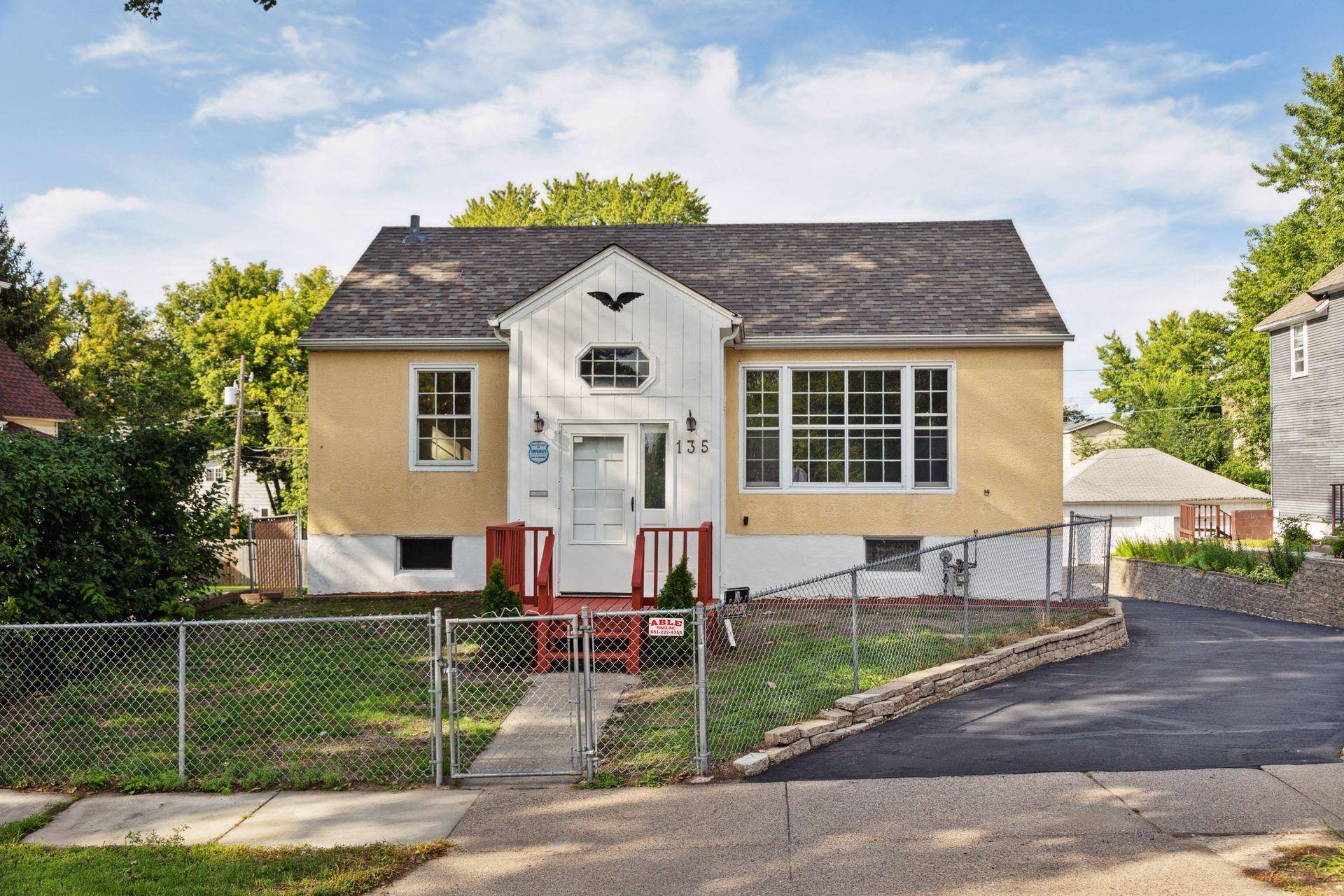 Saint Paul, MN 55117,135 Sycamore ST E