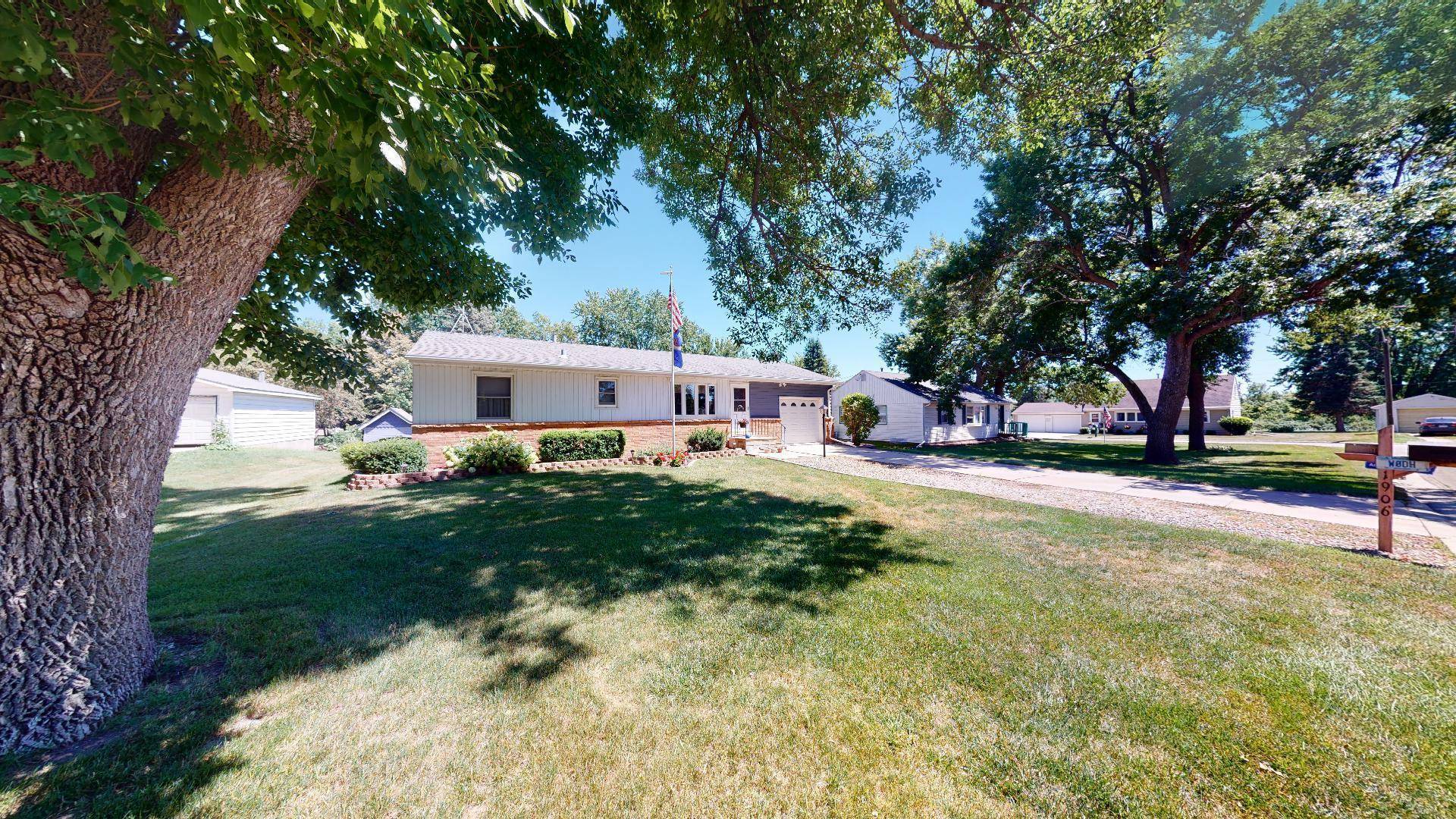 Albert Lea, MN 56007,1906 Grand AVE