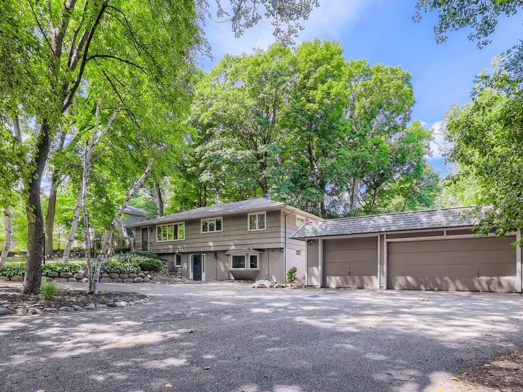 Wayzata, MN 55391,239 Byrondale AVE