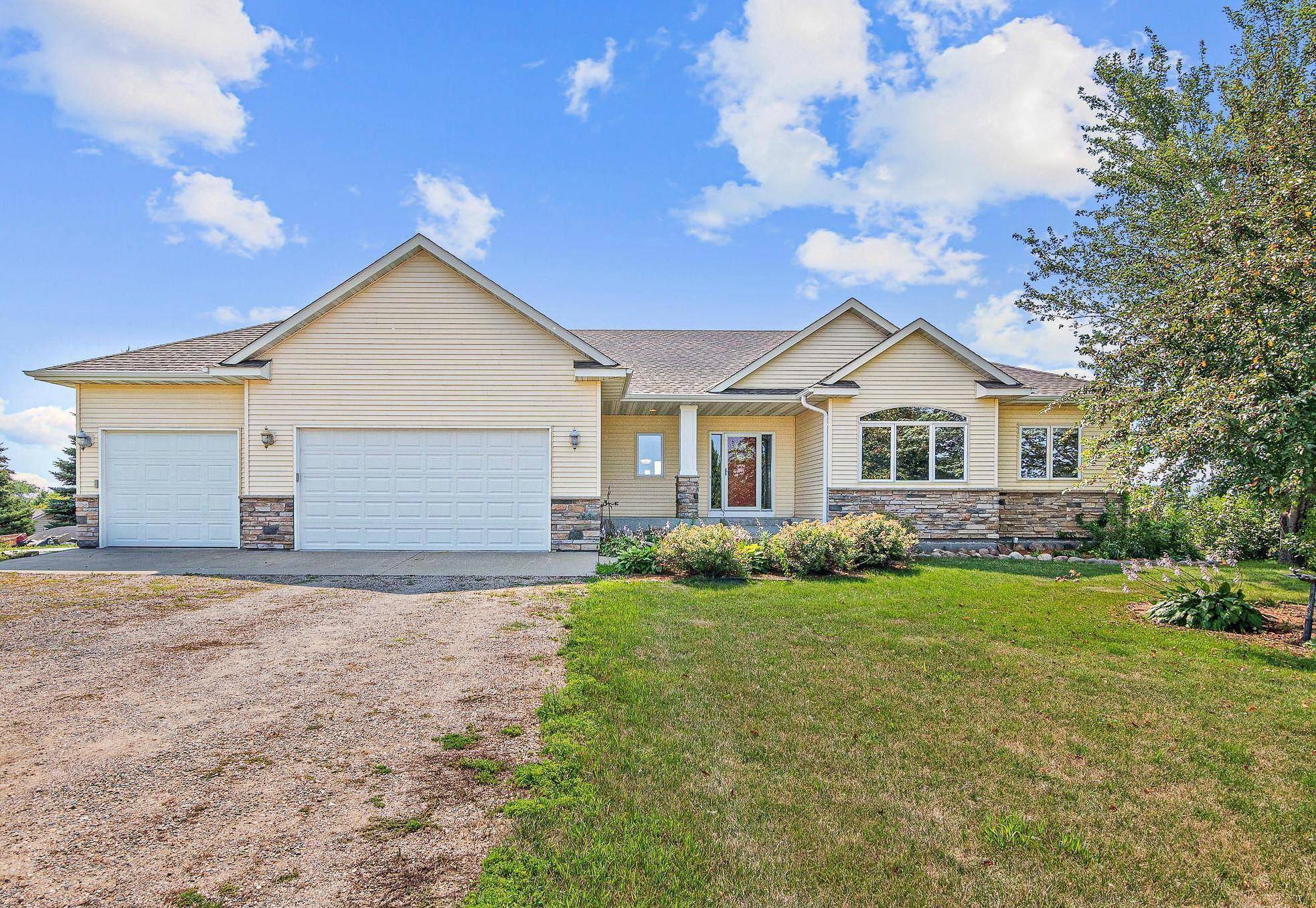 Le Center, MN 56057,19225 Lake Volney CIR