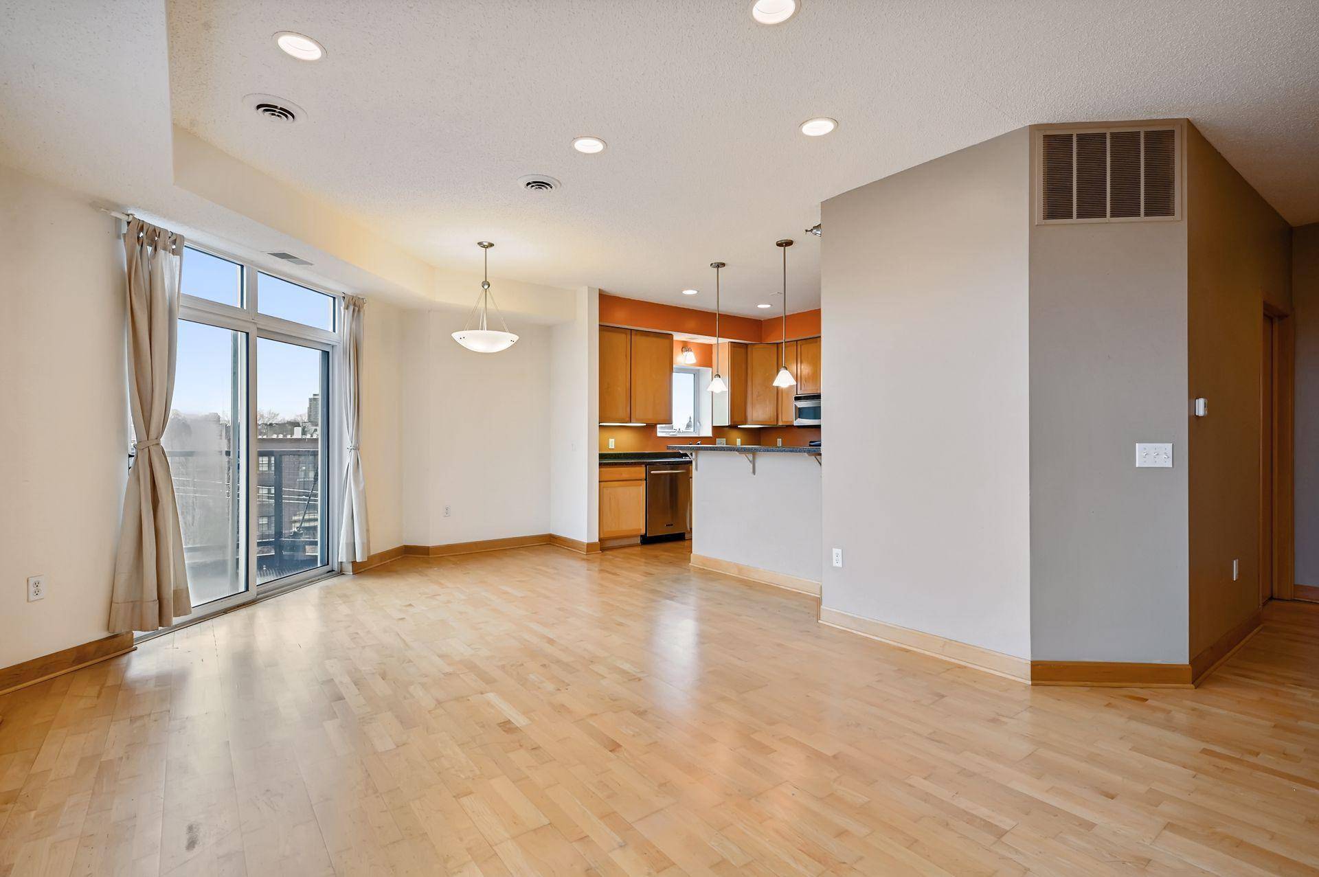 Minneapolis, MN 55404,1800 Clinton AVE #406