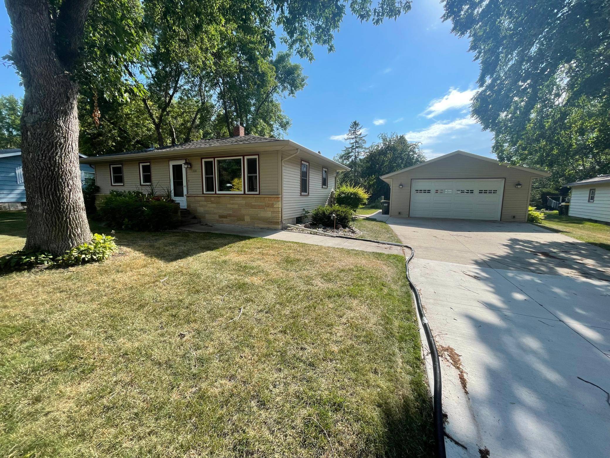 Willmar, MN 56201,1220 17th ST SW