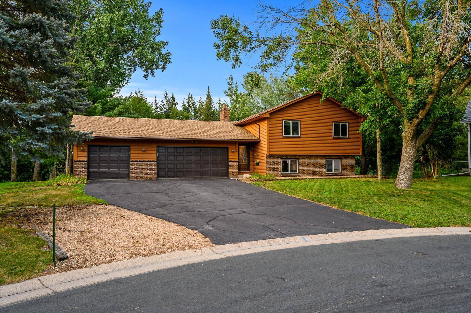 Shoreview, MN 55126,645 Pinewood DR